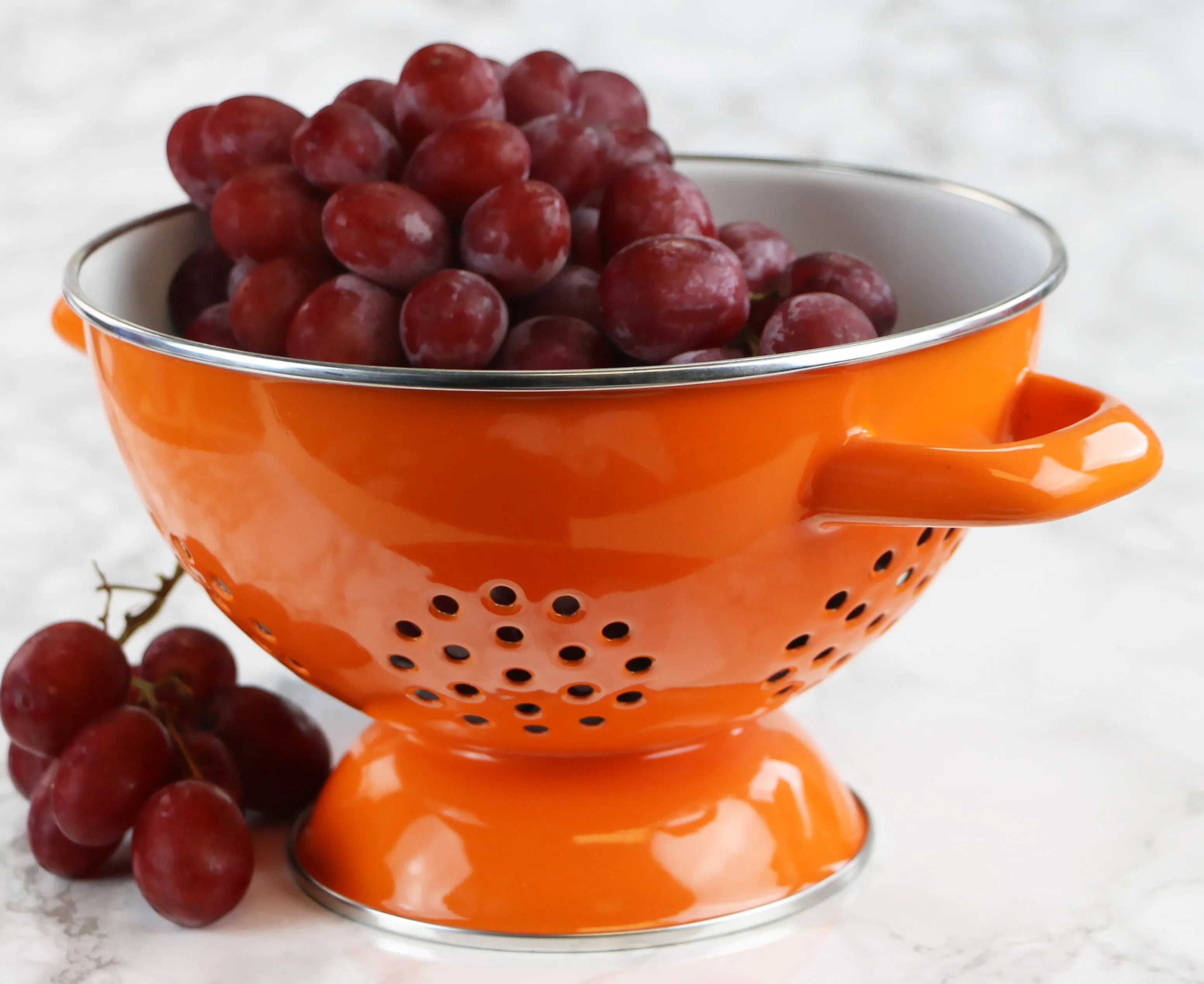 1.5 Quart Heavy Enamel-on-Steel Colander, Orange