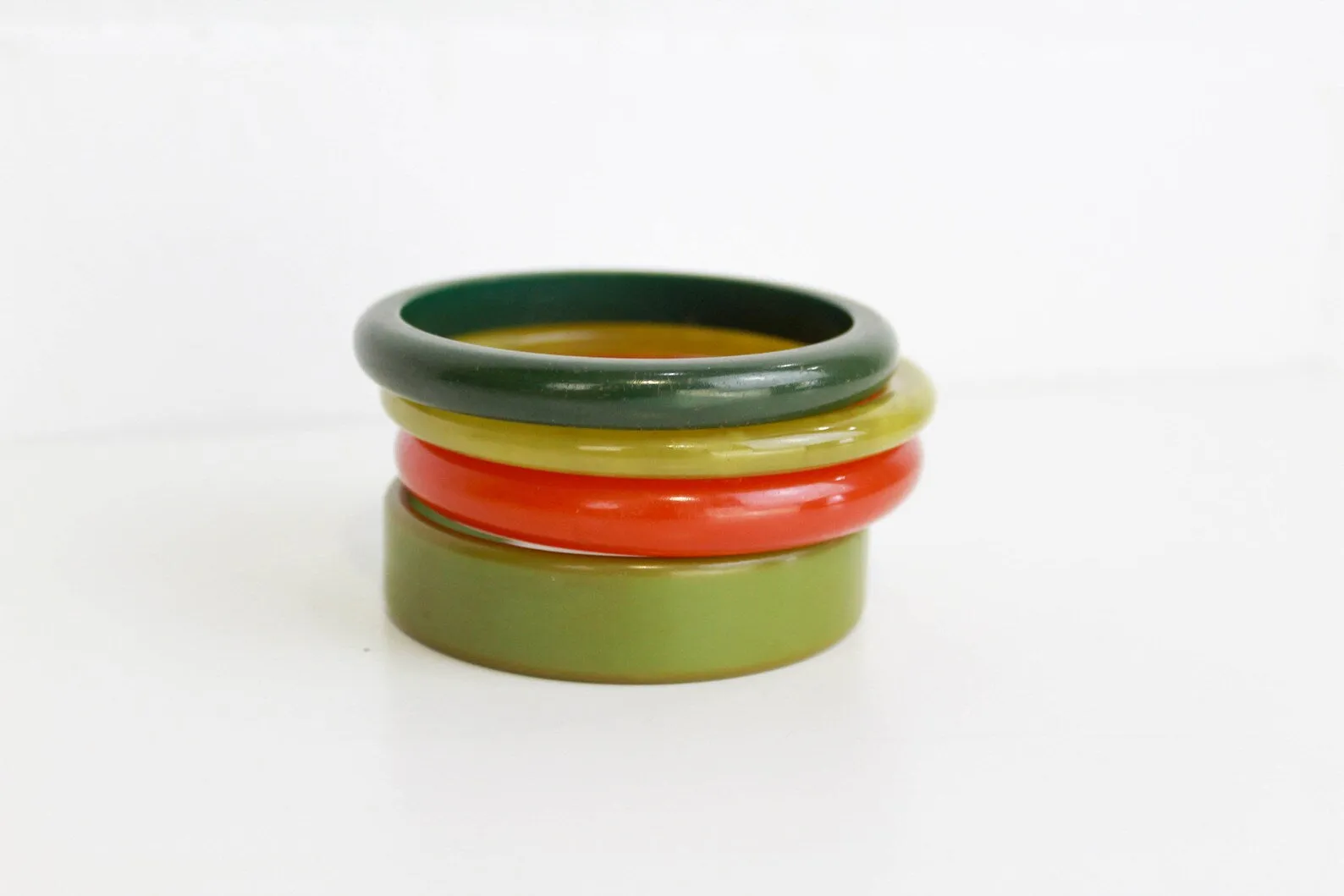 1940s Bakelite Carved Green Bangle Bracelet