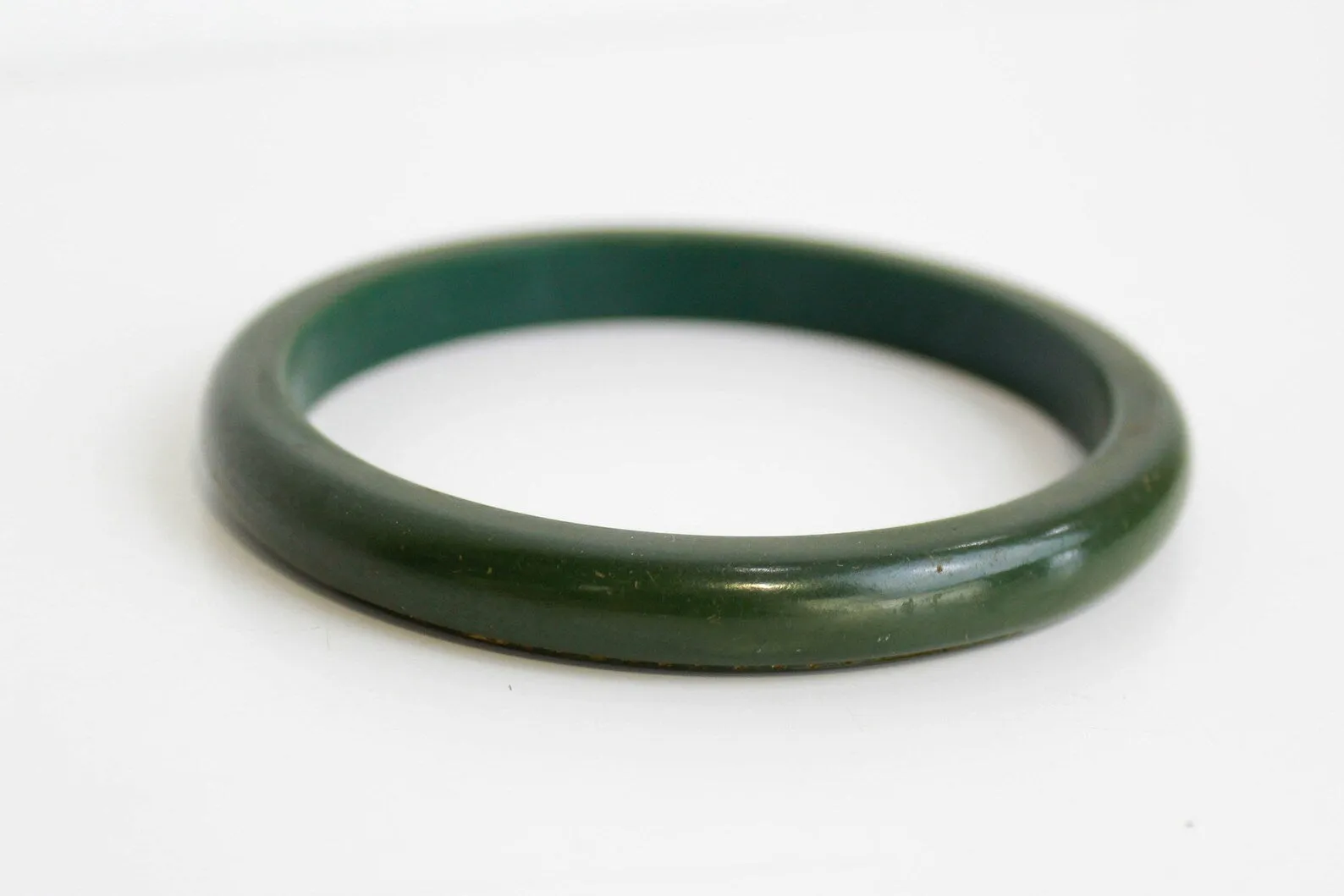 1940s Bakelite Carved Green Bangle Bracelet