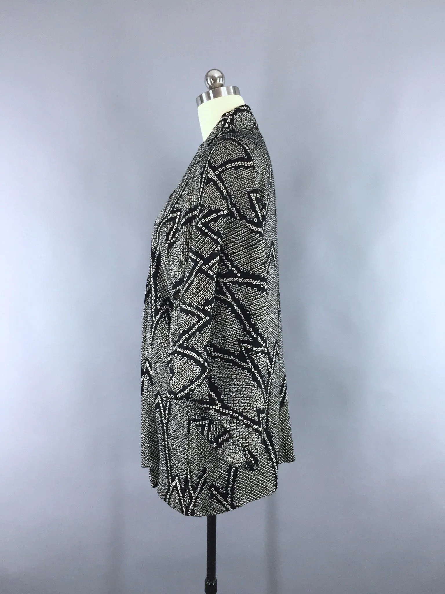 1950s Vintage Silk Haori Kimono Cardigan Jacket in Black and White Shibori