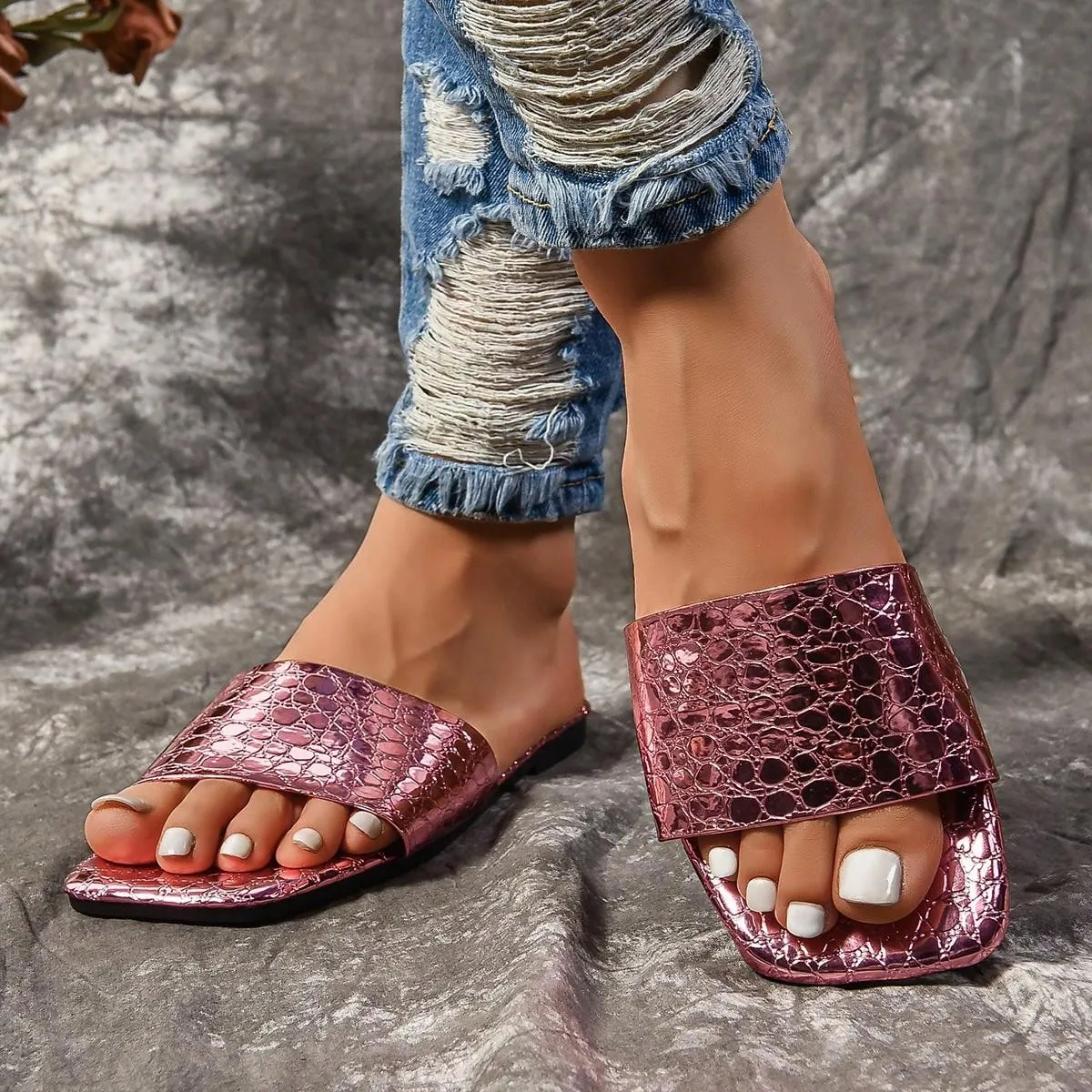 2024 Fashion Flat Sandals: Trendy Slipper for Women