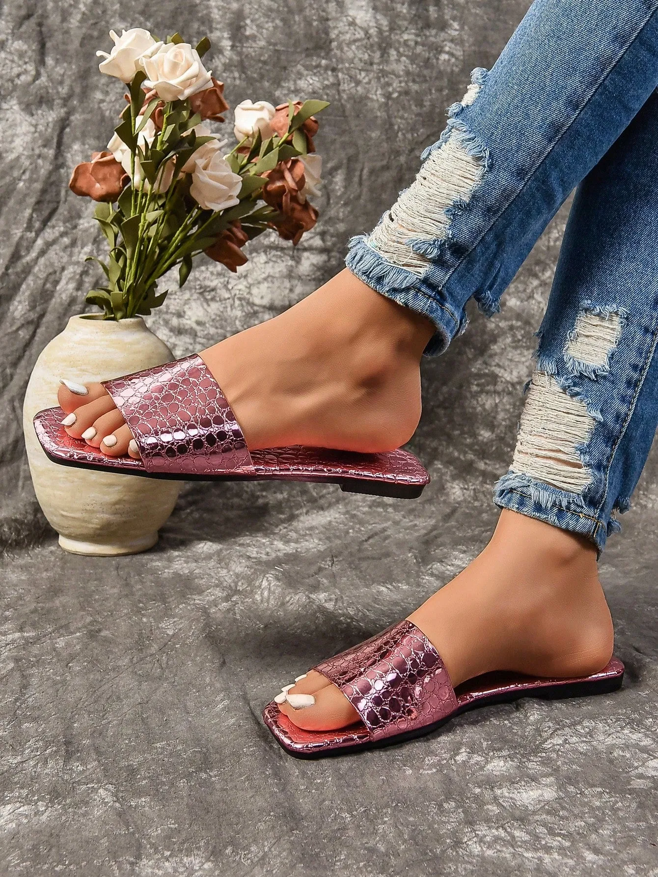 2024 Fashion Flat Sandals: Trendy Slipper for Women