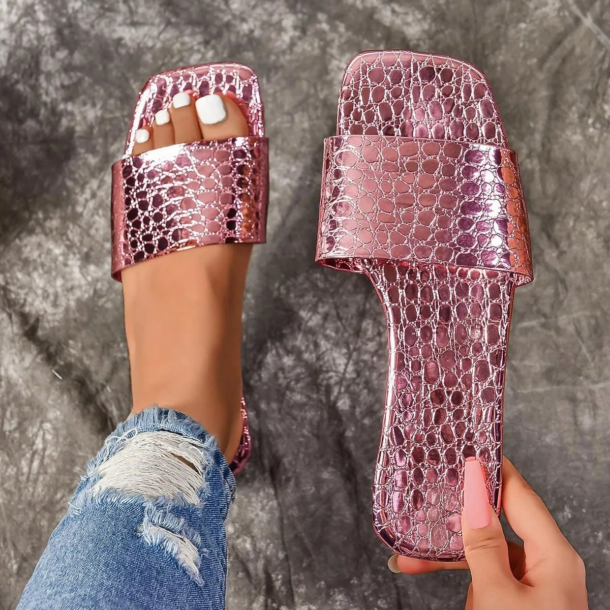 2024 Fashion Flat Sandals: Trendy Slipper for Women