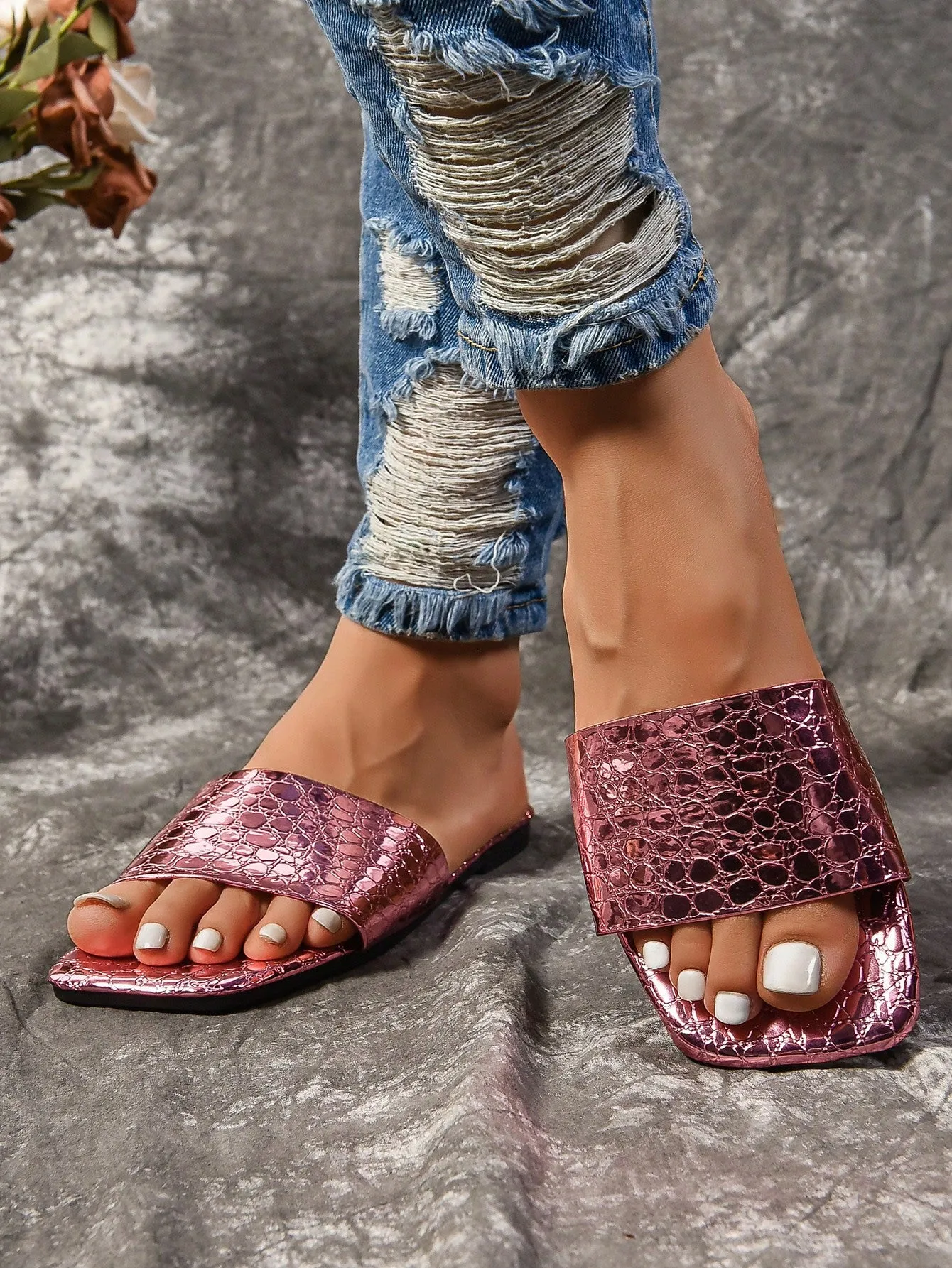 2024 Fashion Flat Sandals: Trendy Slipper for Women