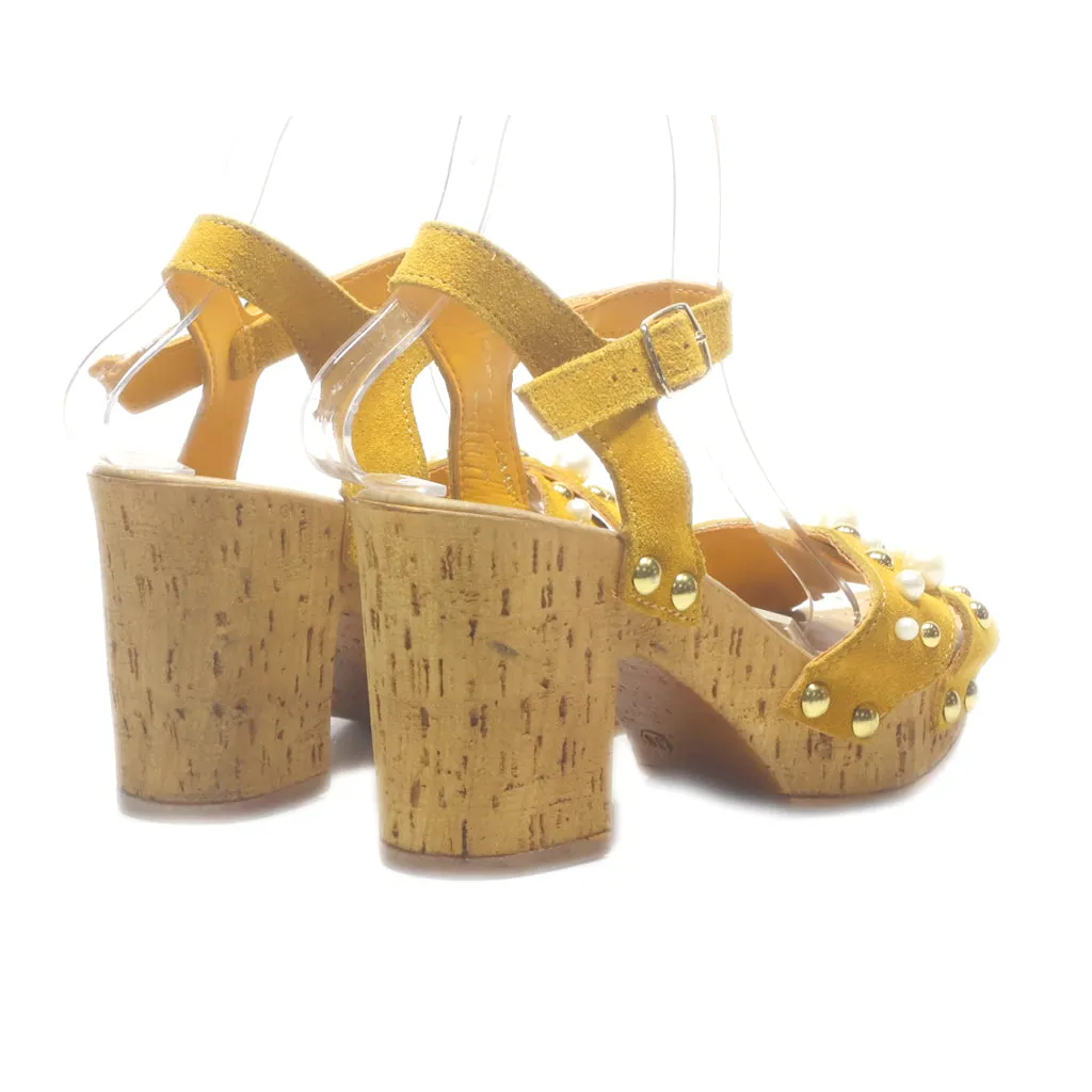 5Th Avenue Mid-Heel Sandals Suede Yellow Colour For Women