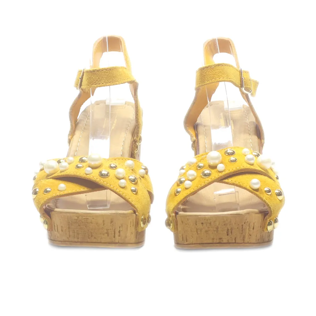 5Th Avenue Mid-Heel Sandals Suede Yellow Colour For Women