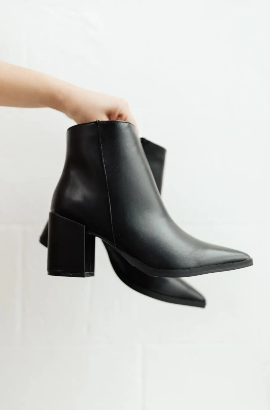 Amari Ankle Boots In Black