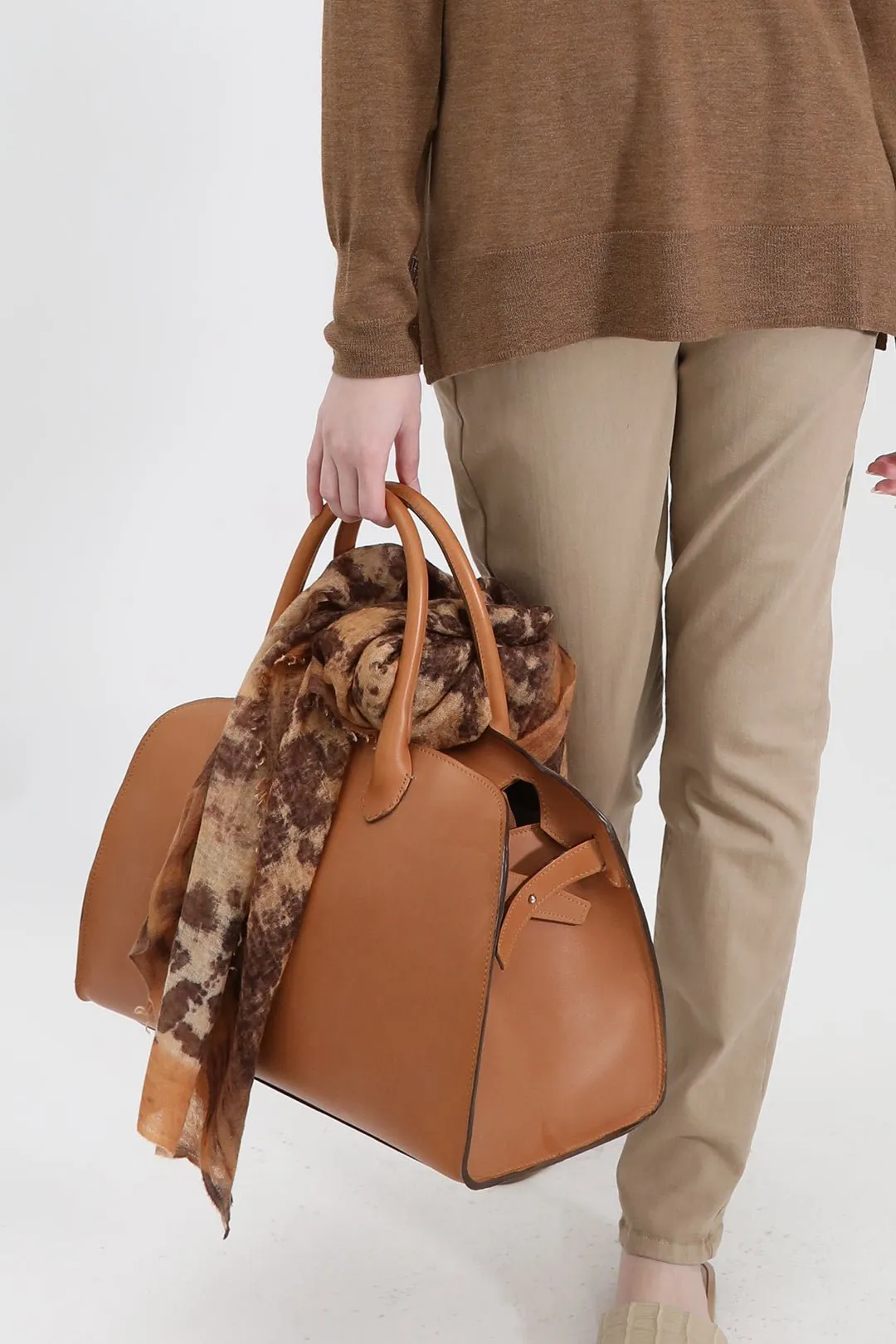 ARDEN HANDBAG IN FRENCH BARENIA LEATHER NATURAL CUOIO