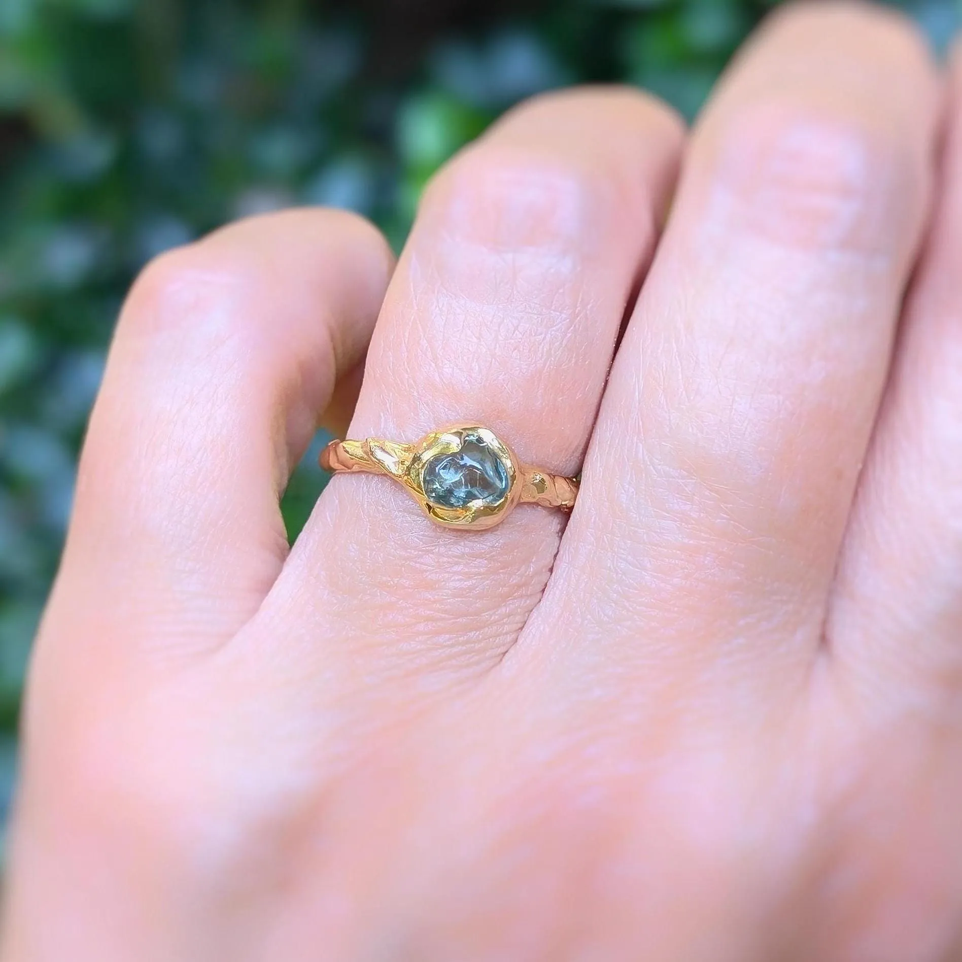 Australian Sapphire ring in Solid 14k Gold