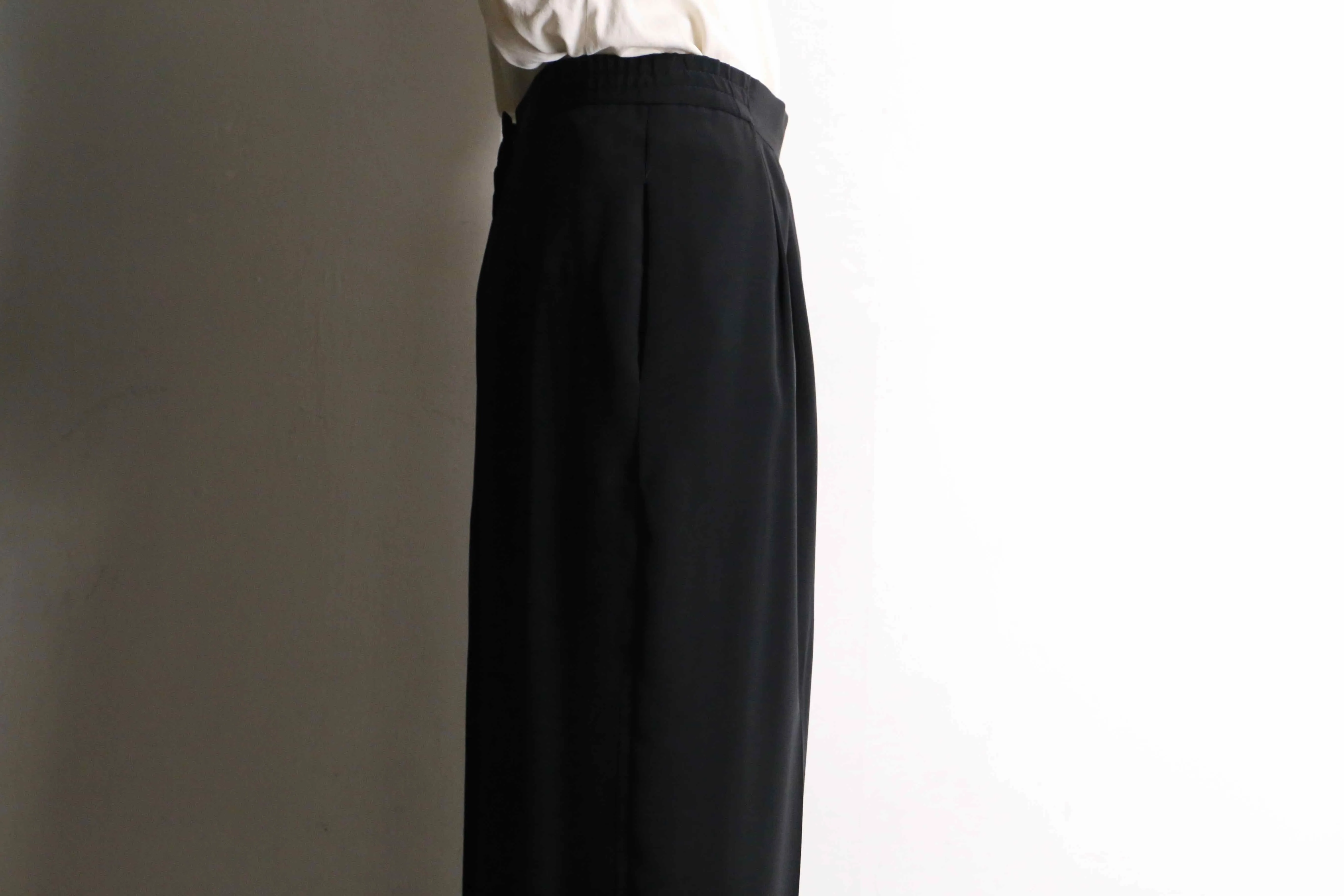 black 2-tuck easy wide slacks