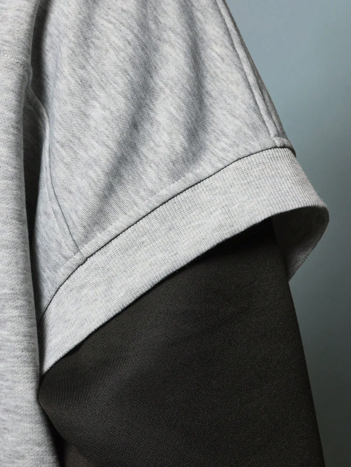 Boxy Fit Sleeveless Sweatshirt With Rib Cuffs And Panels