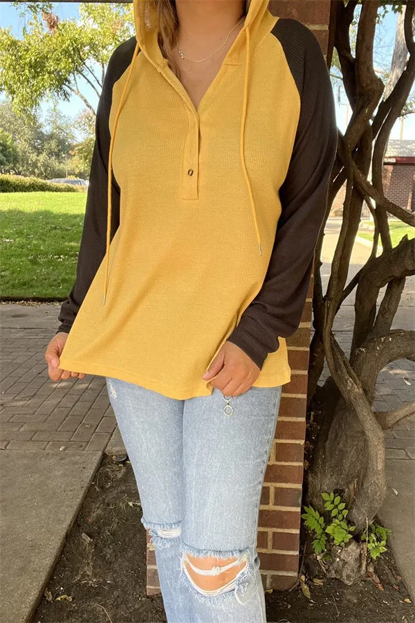 BQ15467 Block yellow&black color knitted fabric hoodie w/string&buttons long sleeve women tops