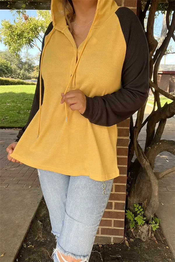 BQ15467 Block yellow&black color knitted fabric hoodie w/string&buttons long sleeve women tops