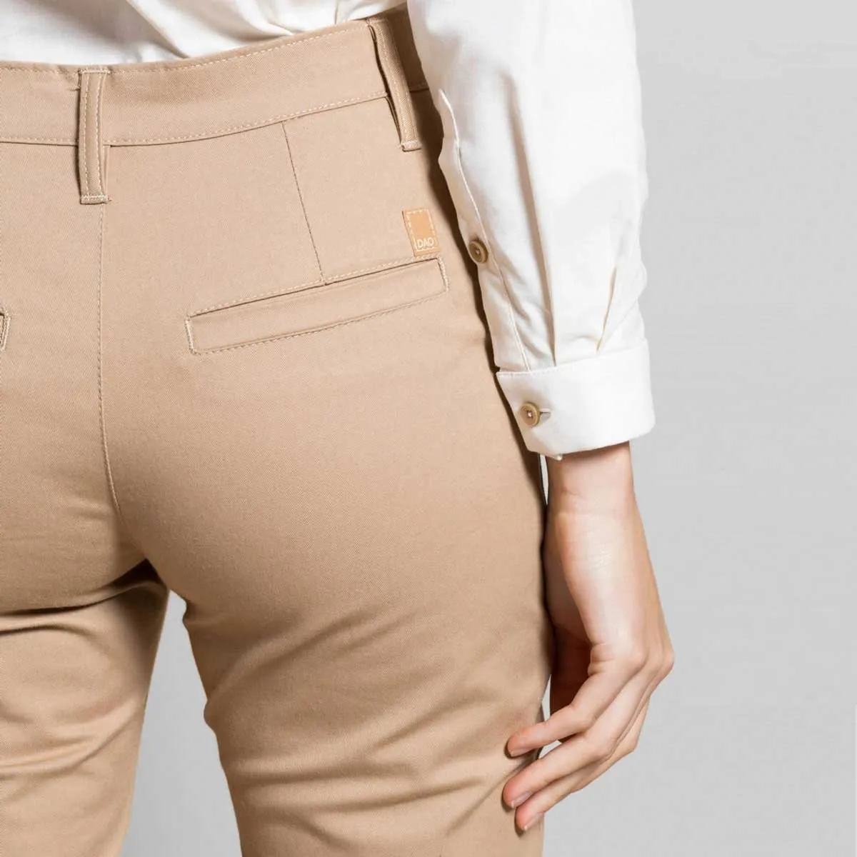 Chino Mai beige taille standard coupe slim