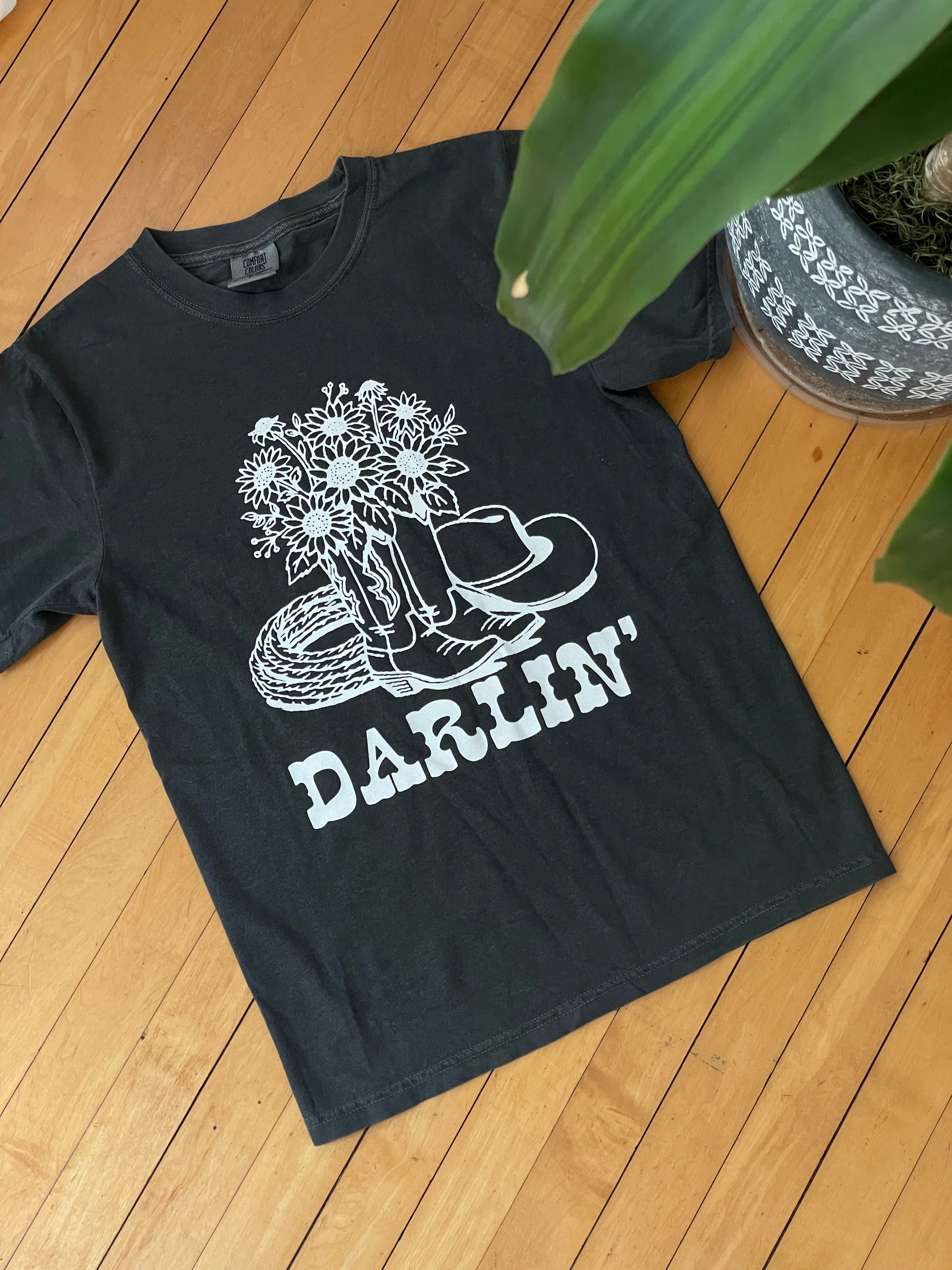 Darlin' Graphic Tee