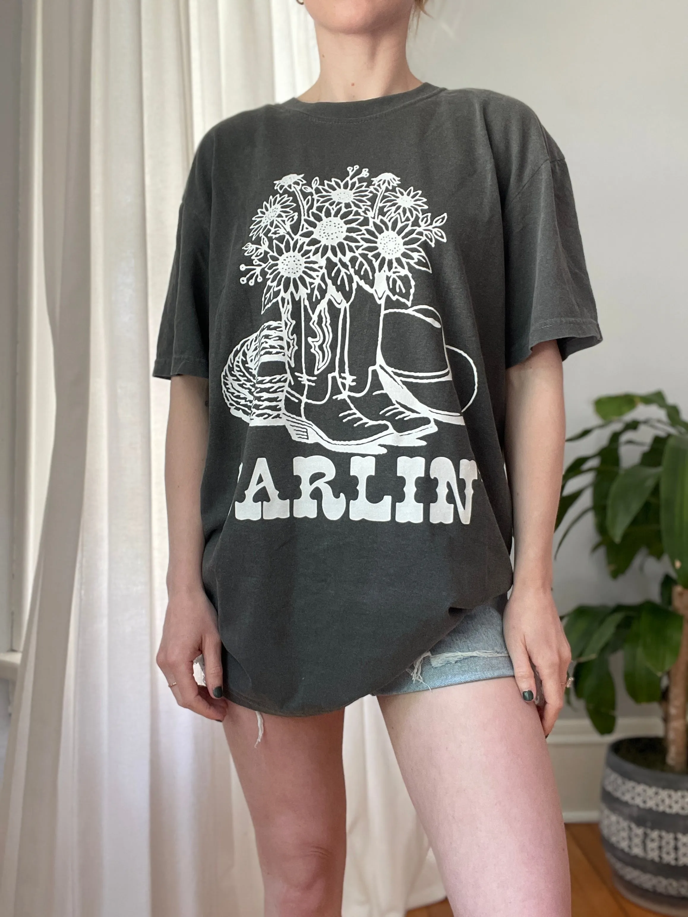 Darlin' Graphic Tee