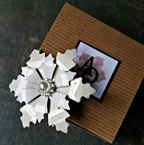 Distressed Primitive Snowflake Brooch