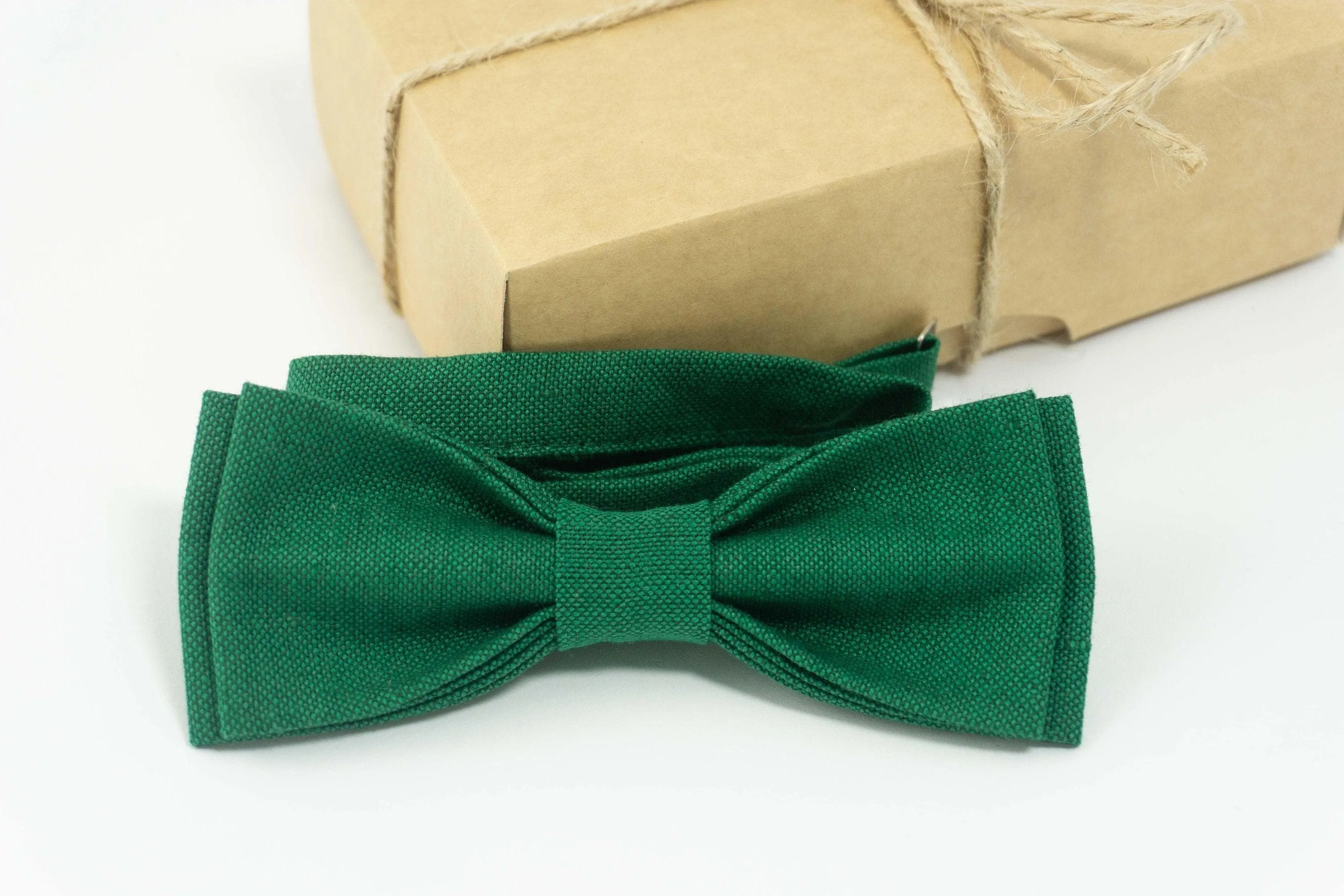 Emerald green wedding bow tie |  groom bow ties