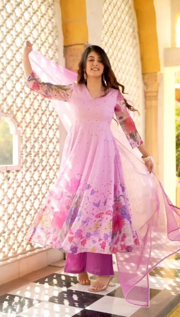 Fashionable Pink Color Printed Gown