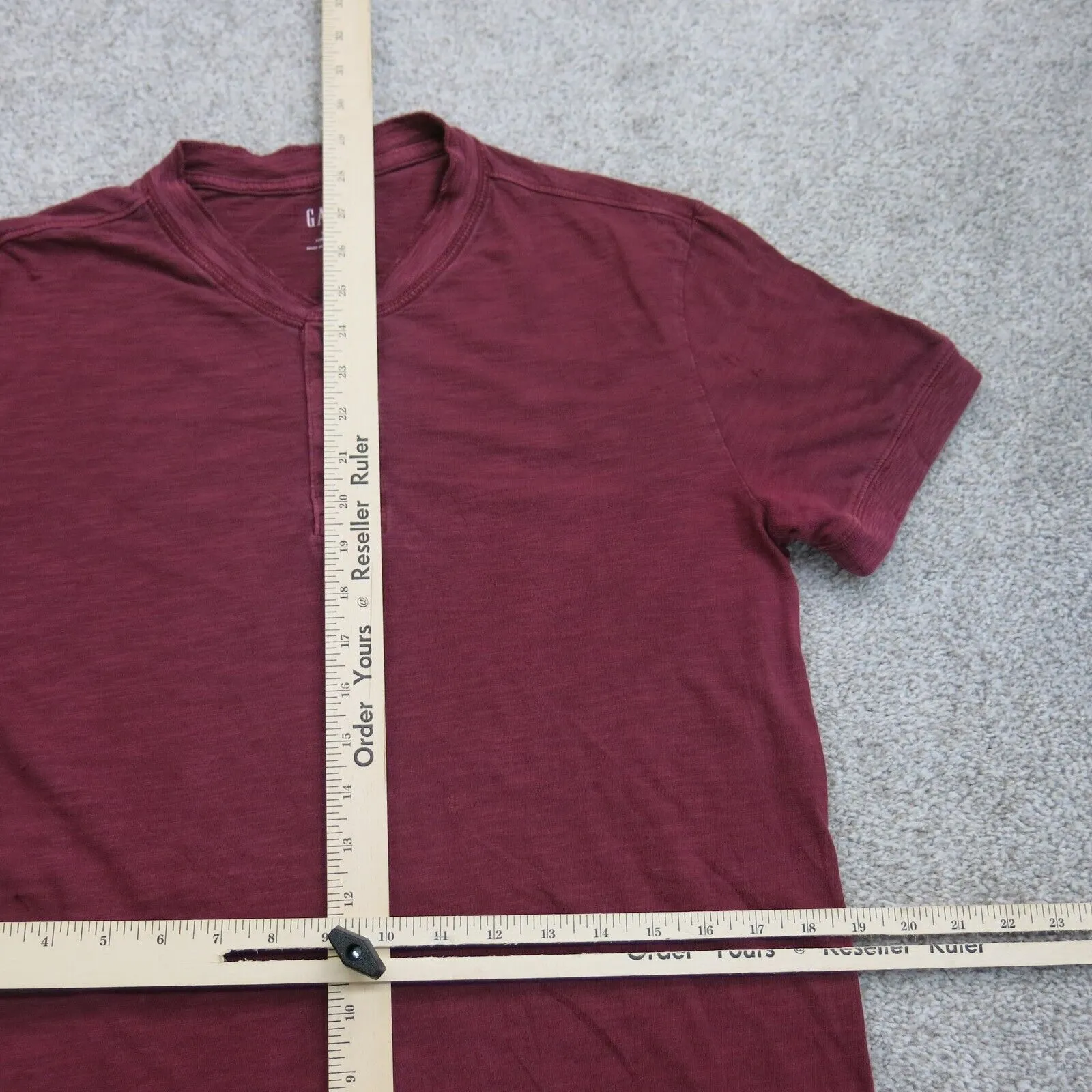 Gap Mens Henley Shirt Regular Fit Short Sleeves Casual Button Maroon Size Small