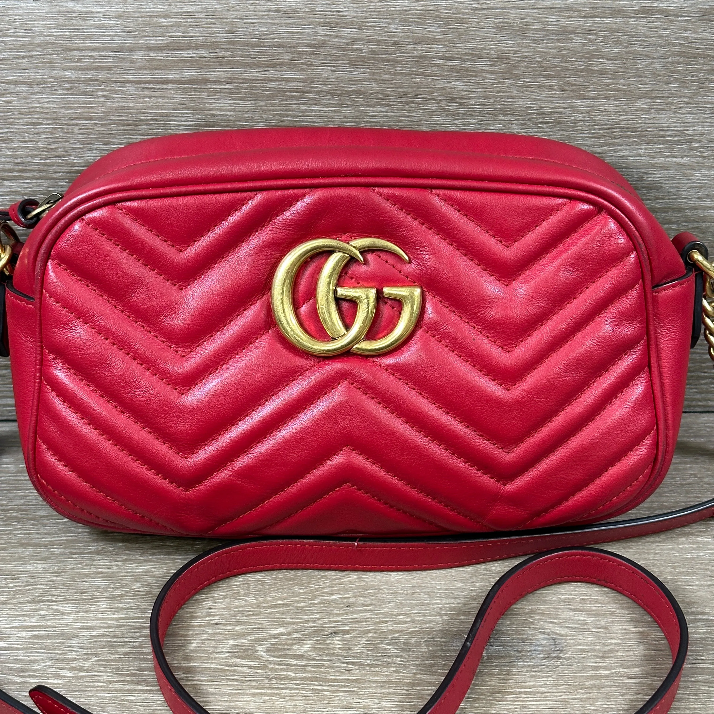 GG Marmont Small Shoulder Bag - Red