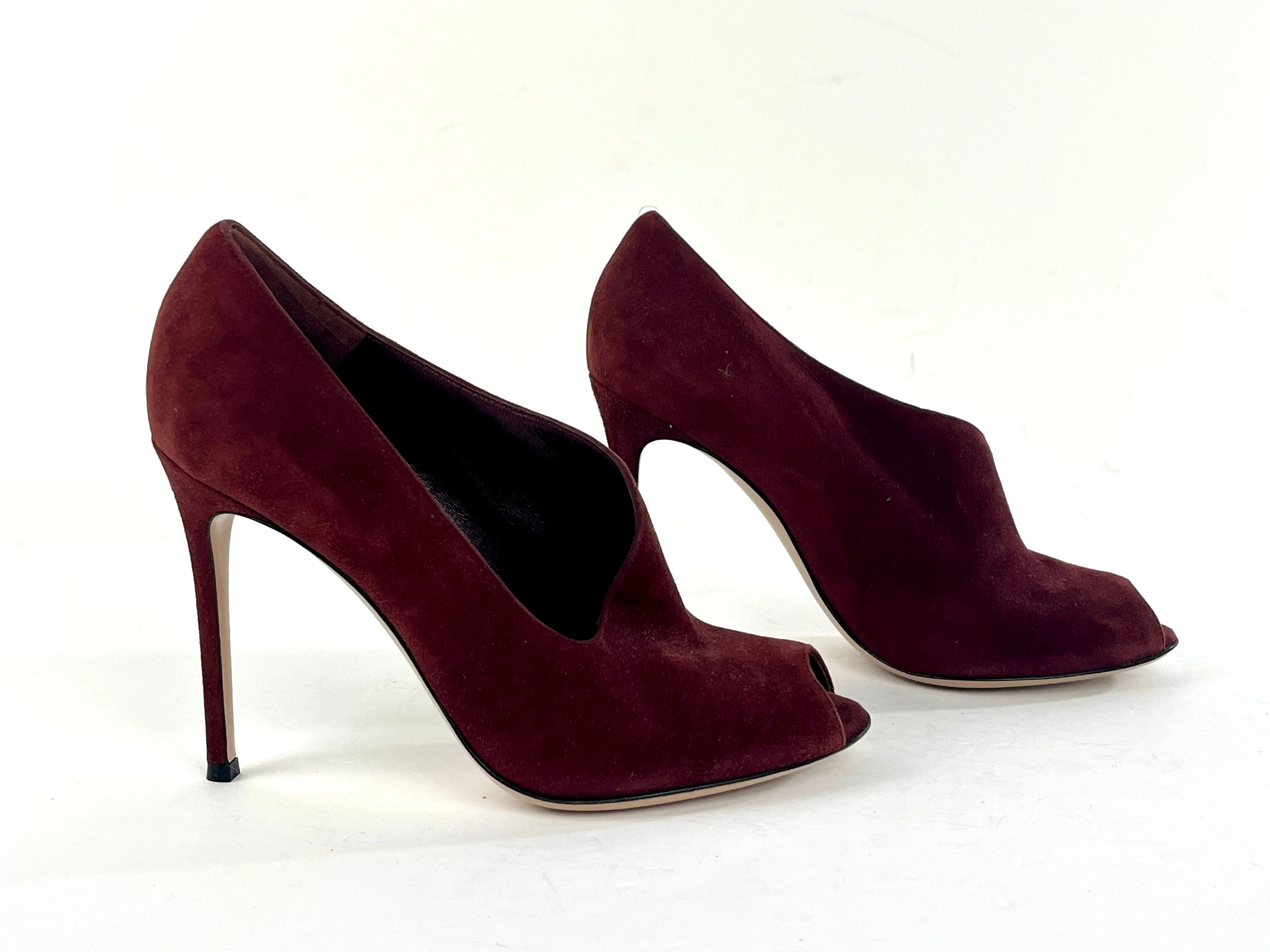 Gianvito Rossi Suede Peep Toe Stiletto Pumps in Red Size 40/9.5