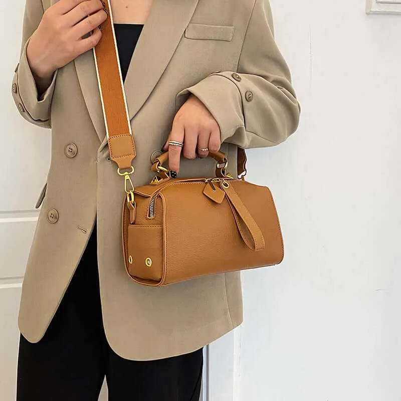 Glow Chic's All-Matching Shoulder Bag