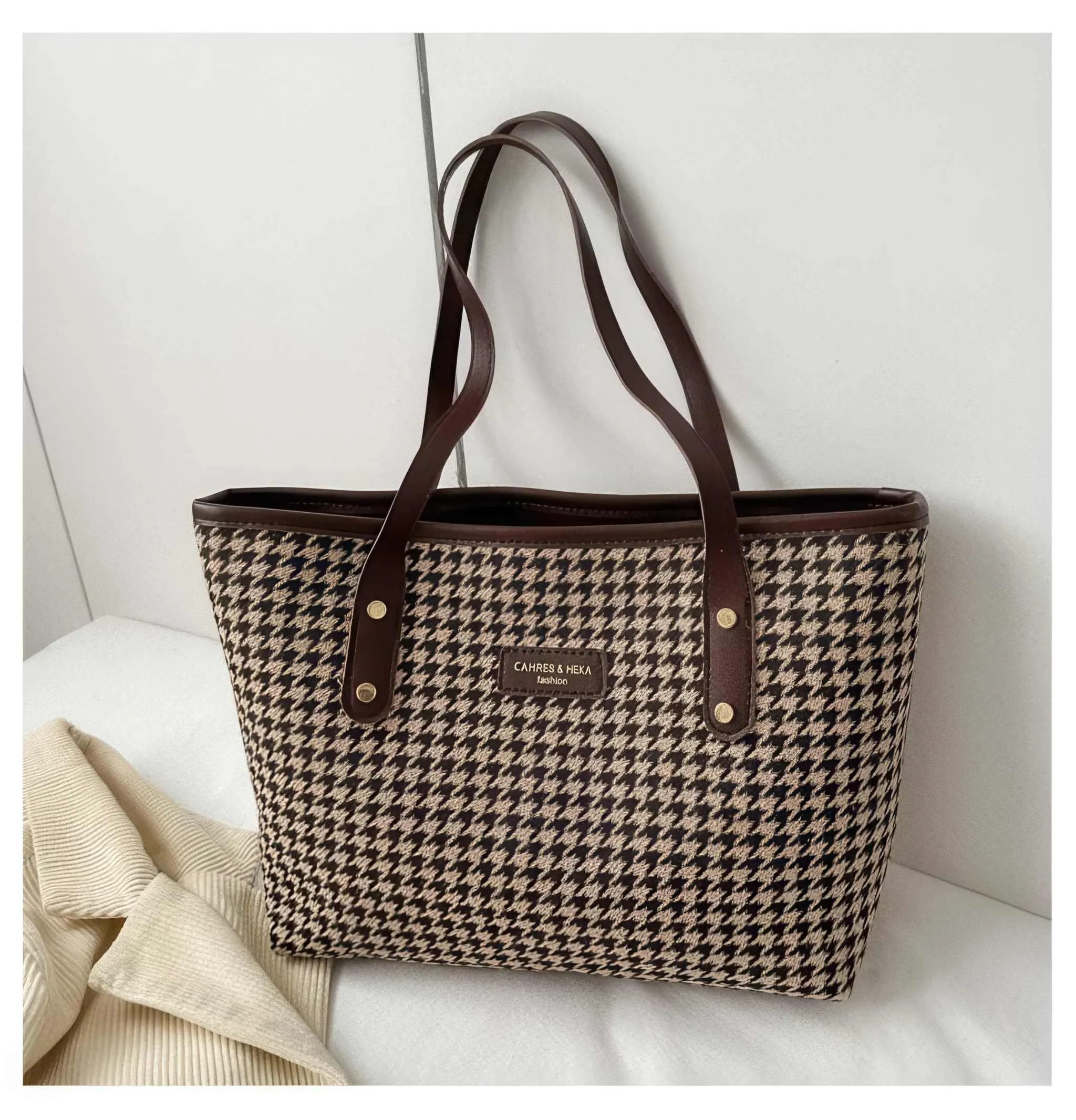 Glow Chic's Houndstooth Shoulder Bag – Winter Fashion Commuting Handbag with Large Capacity for Casual Shopping