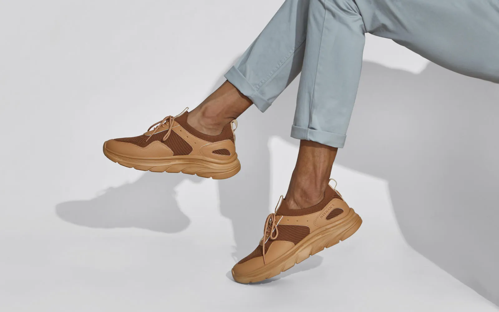 High Wave Sneakers : Tan