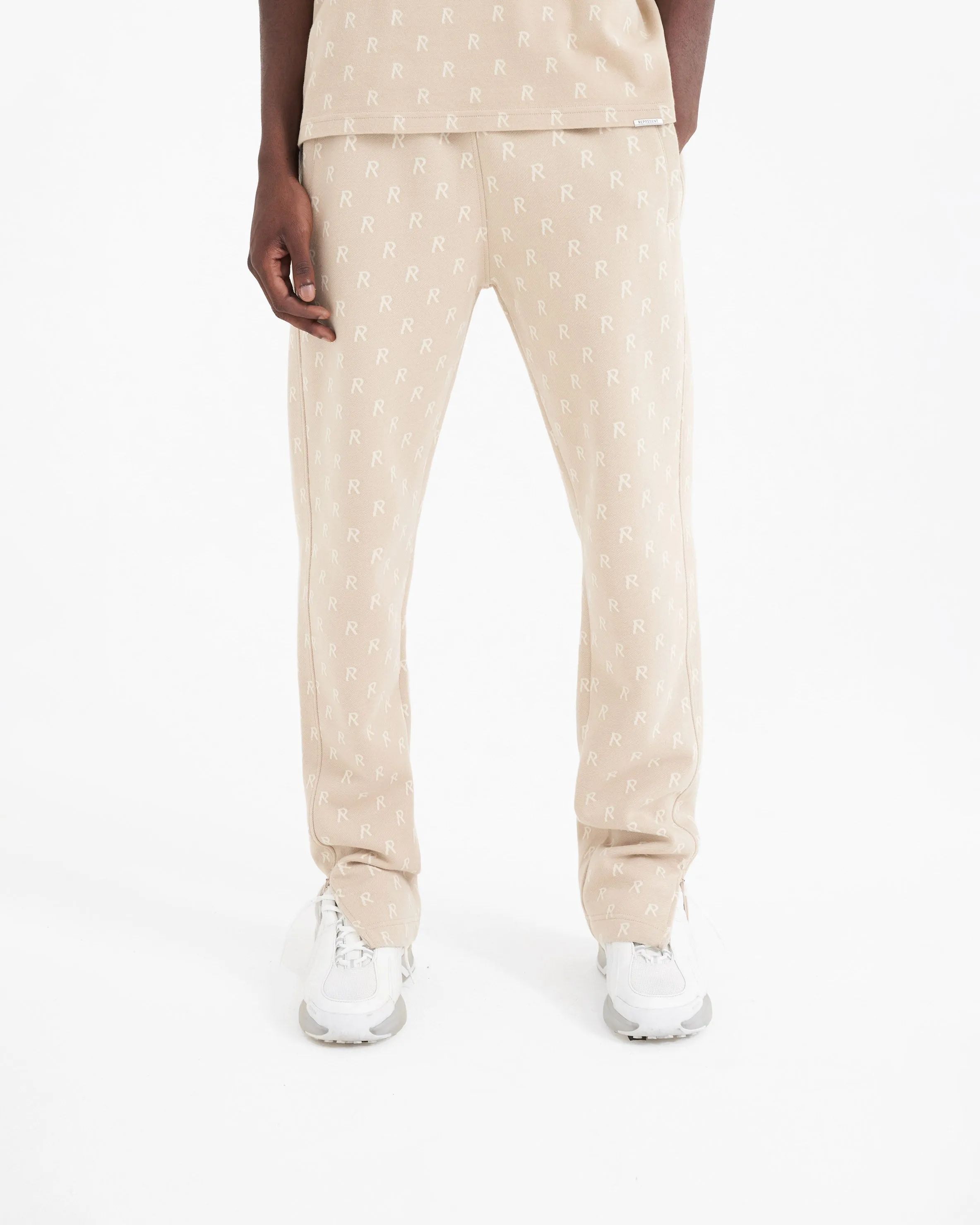 Intarsia Initial Sweatpant - Wheat