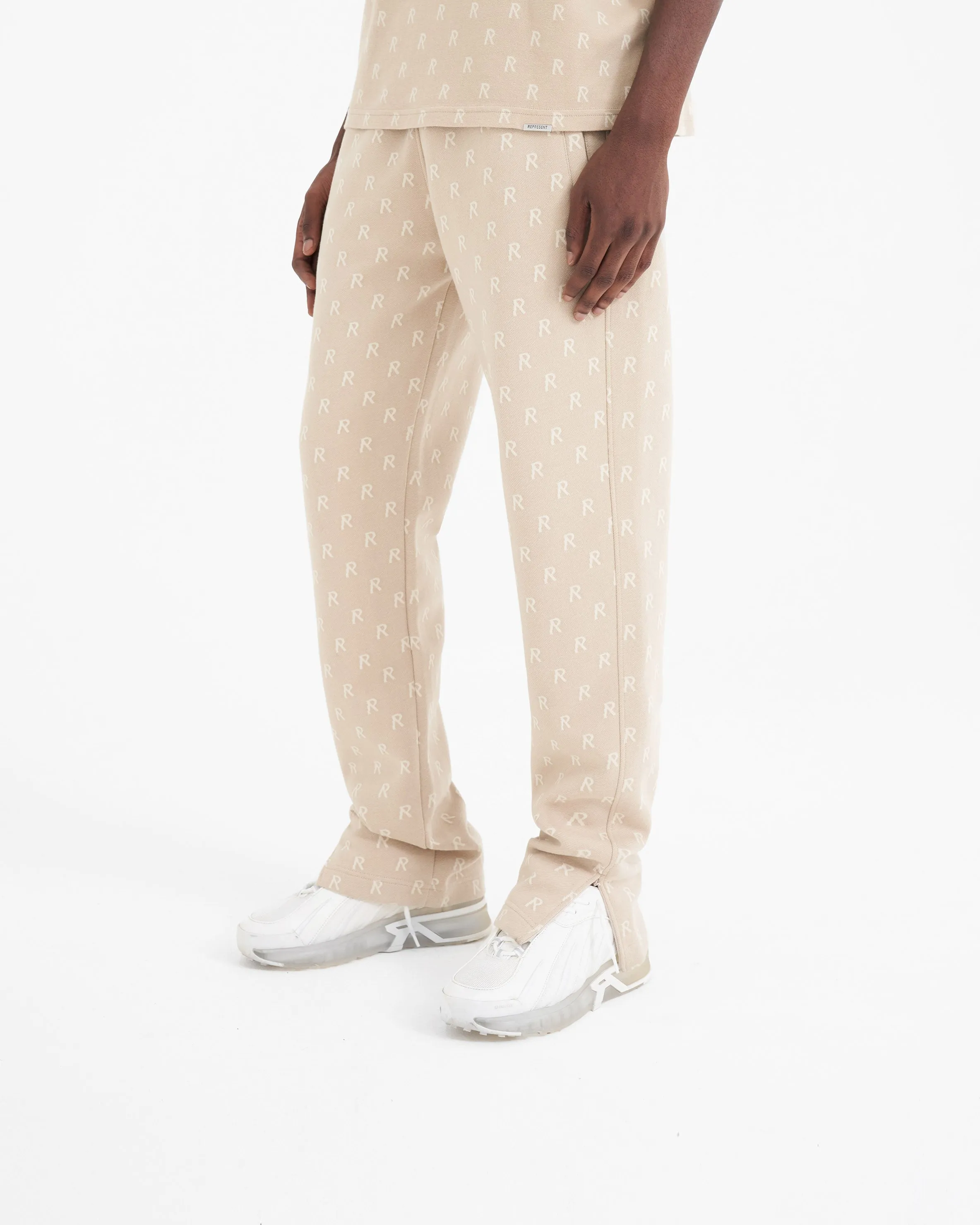 Intarsia Initial Sweatpant - Wheat