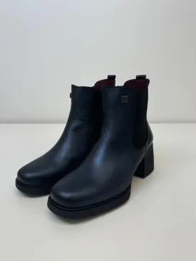 JOSE SAENZ Navy Shiny Boots