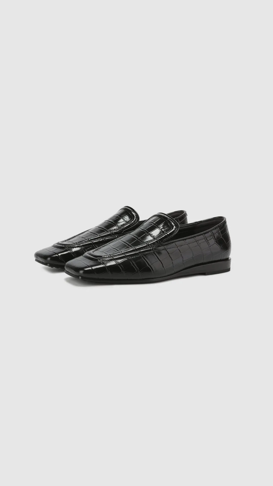 Ladies Embossed-Croc Leather Loafers