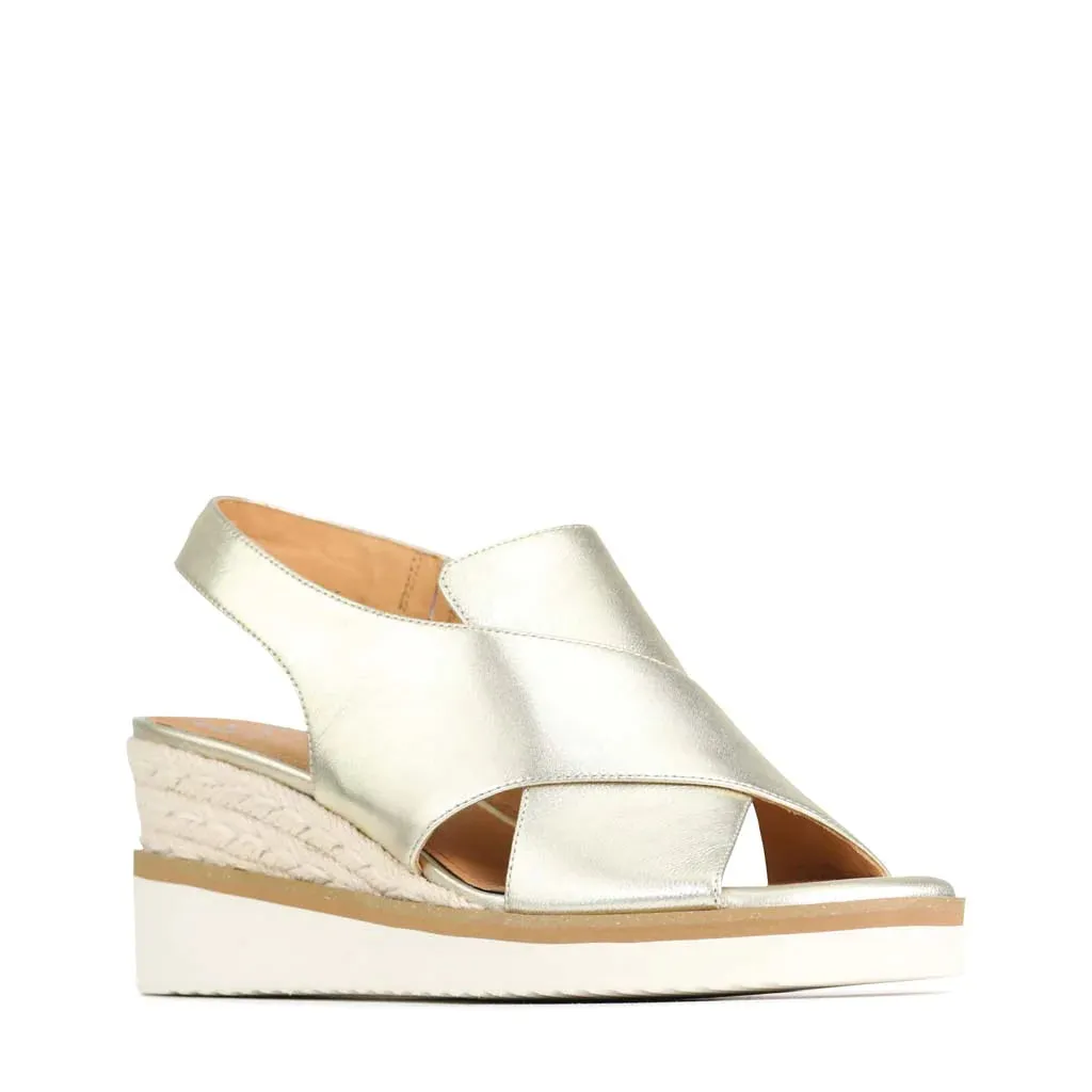 Lazing Wedge in Champagne