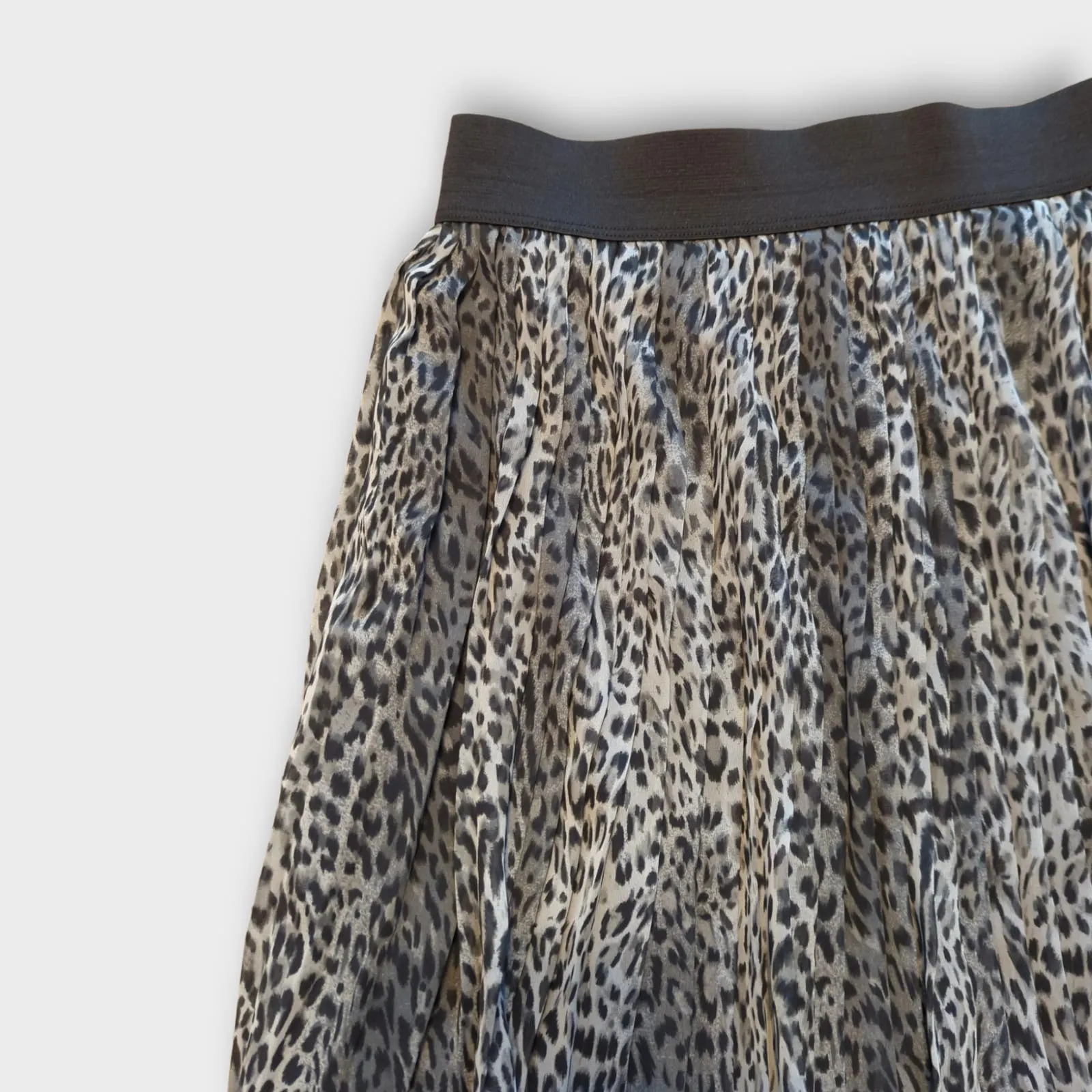 MAURICES Gray Black Pleated Leopard Print Skirt Wide Waistband Large