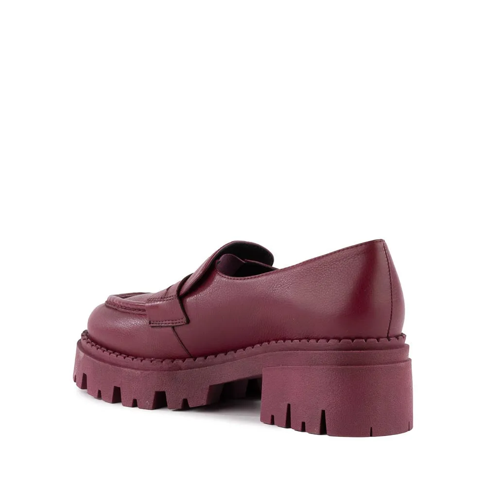 Meridian Loafer in Wine leather