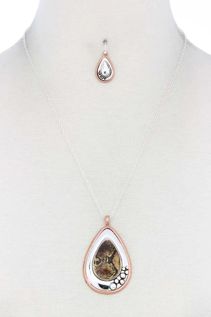 Metal Teardrop Shape Pendant Necklace