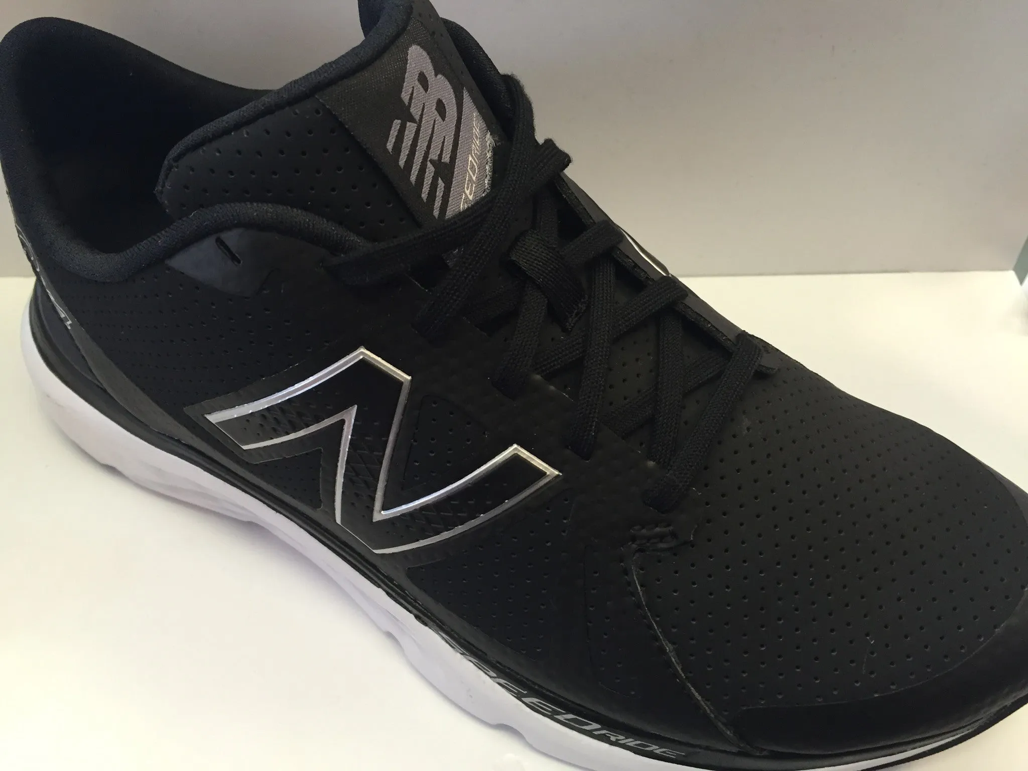 New Balance M690HA4 - Black - Mens running shoes