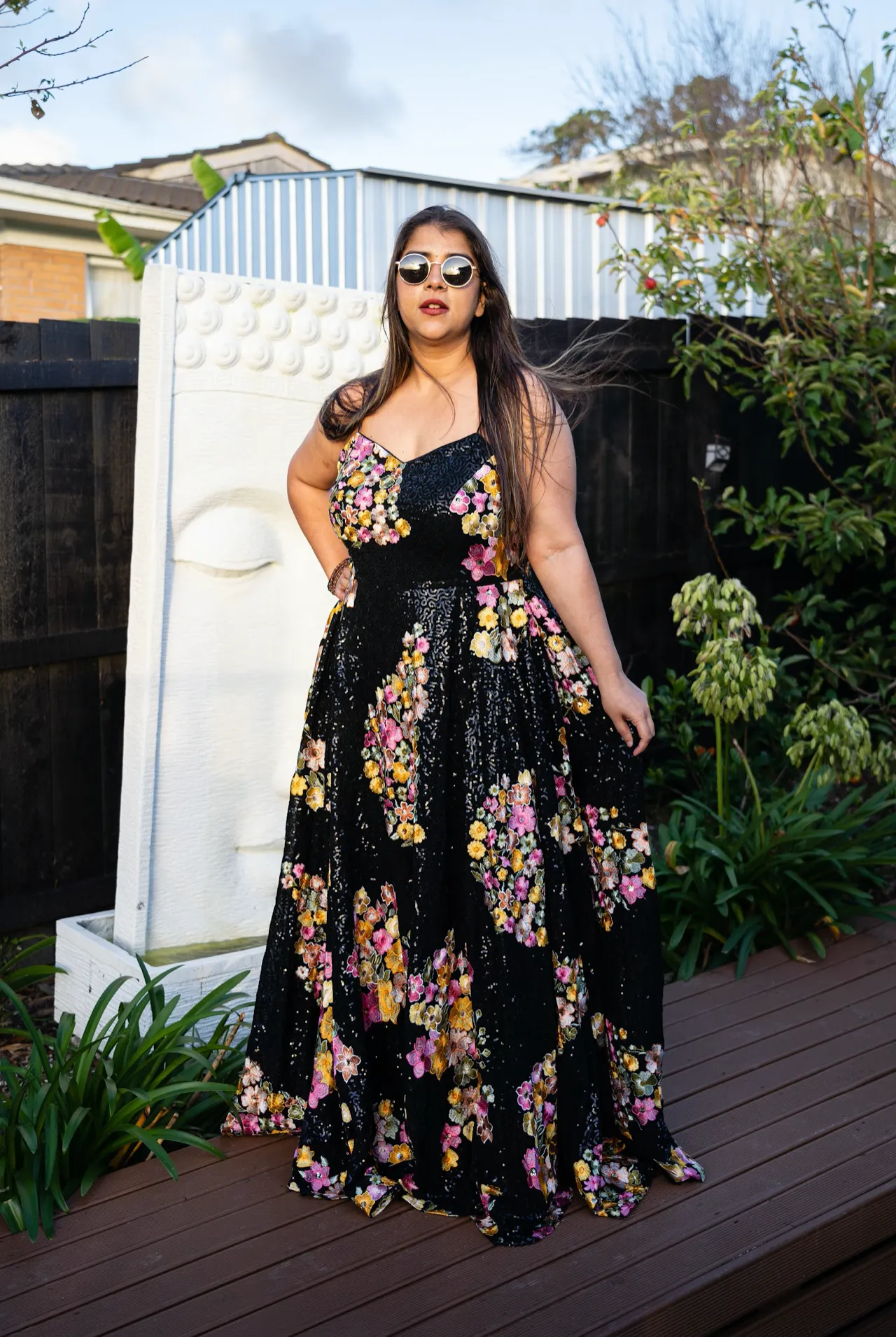 Noori Black Phool Aur Sitara Gown