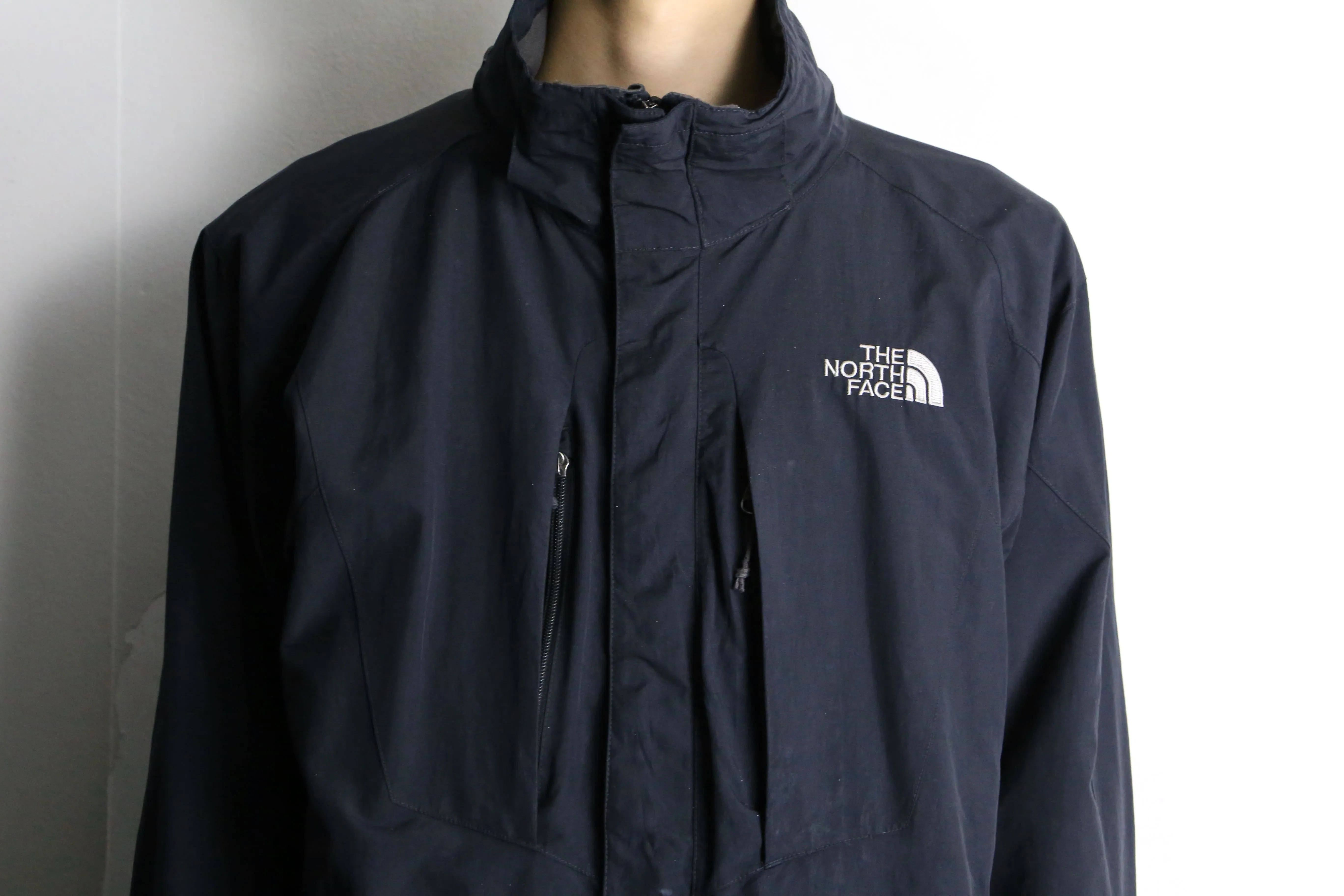 "THE NORTH FACE" black nylon jacket