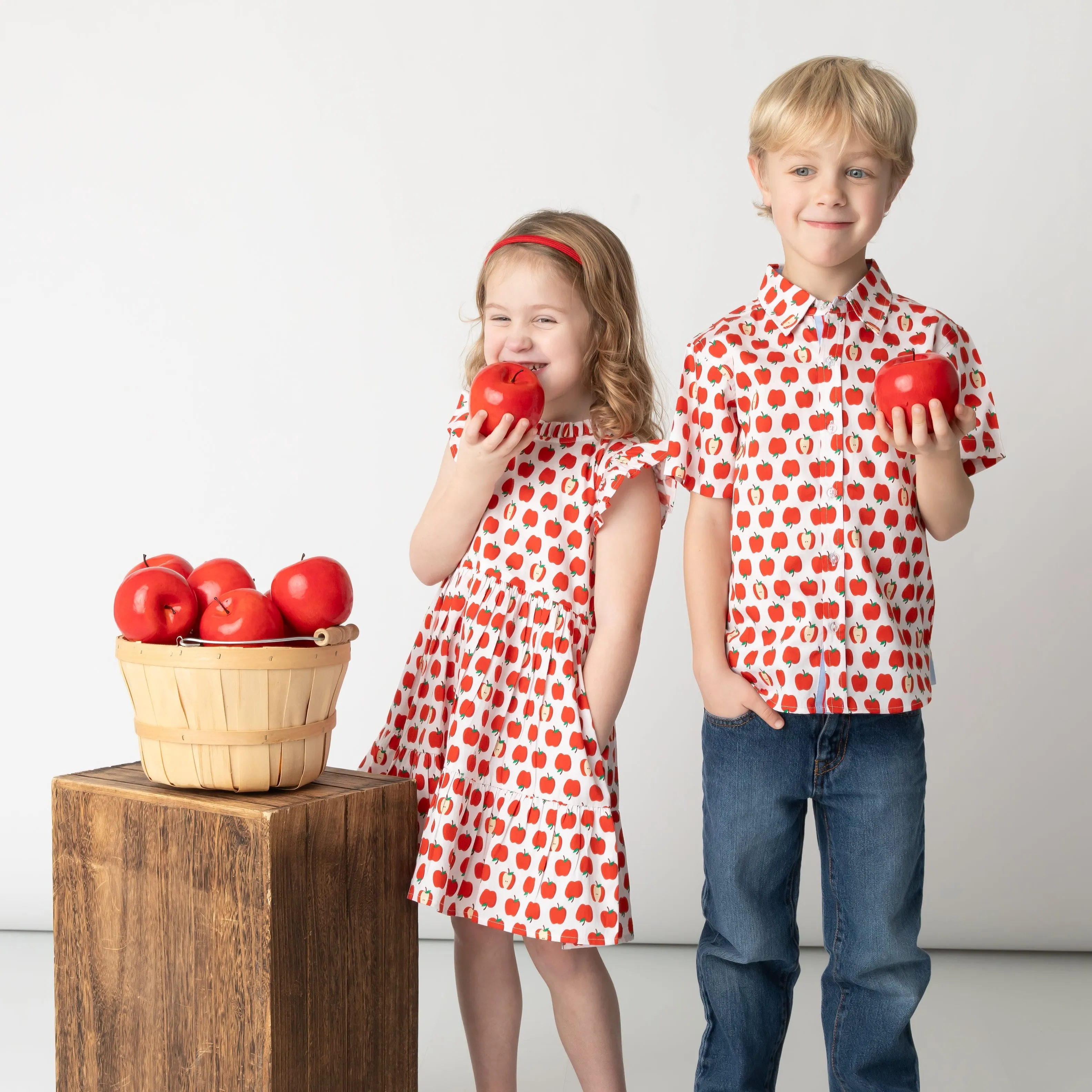 Red Delicious Shirt in Short Sleeves