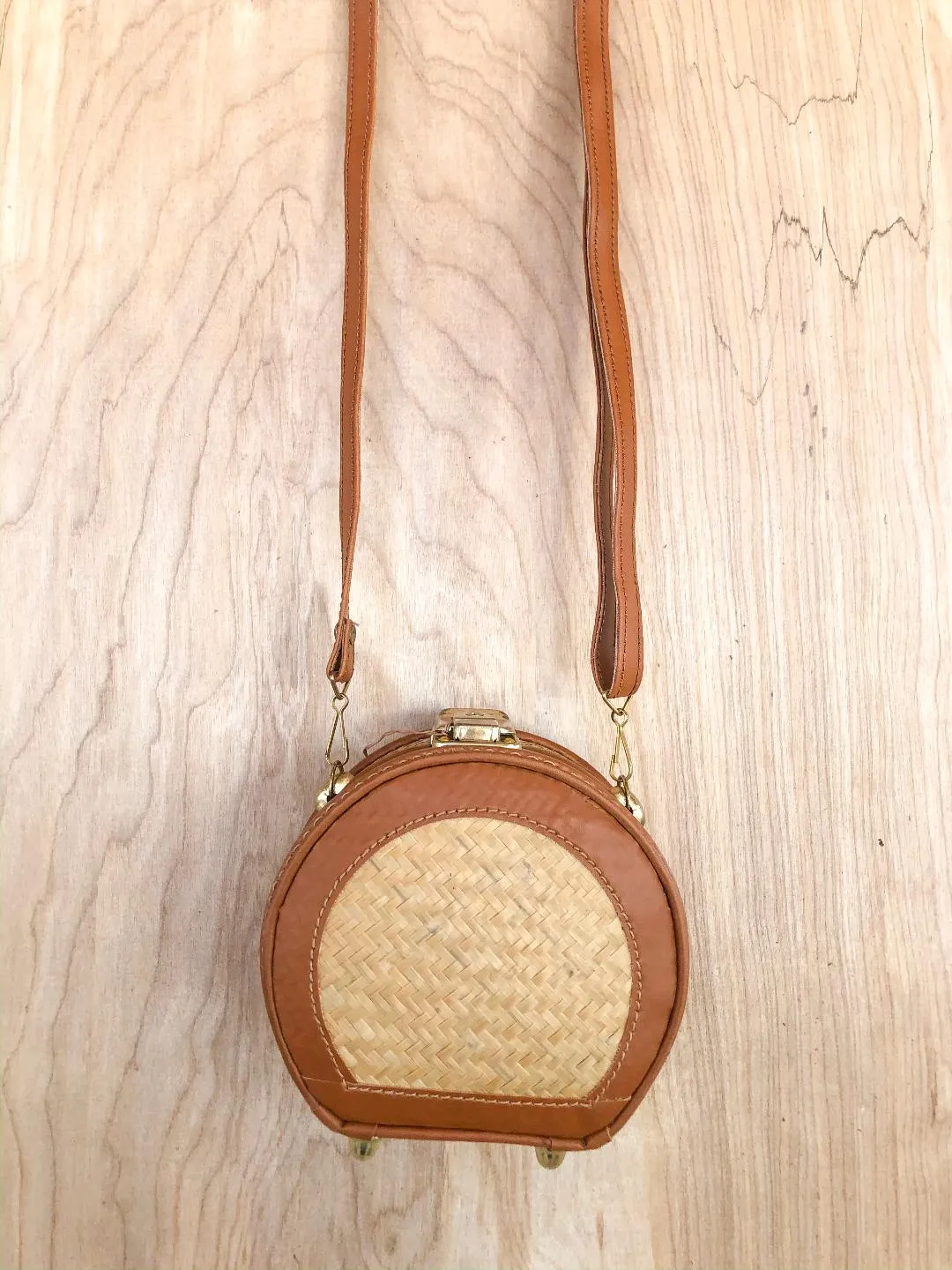 Resort Classic Mini Round Wicker and Cognac Bag