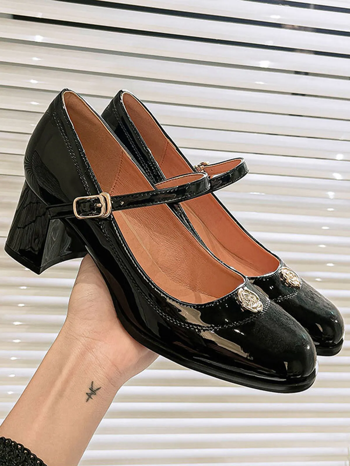 Round Toe Patent Leather Mid-Heeled Shoes