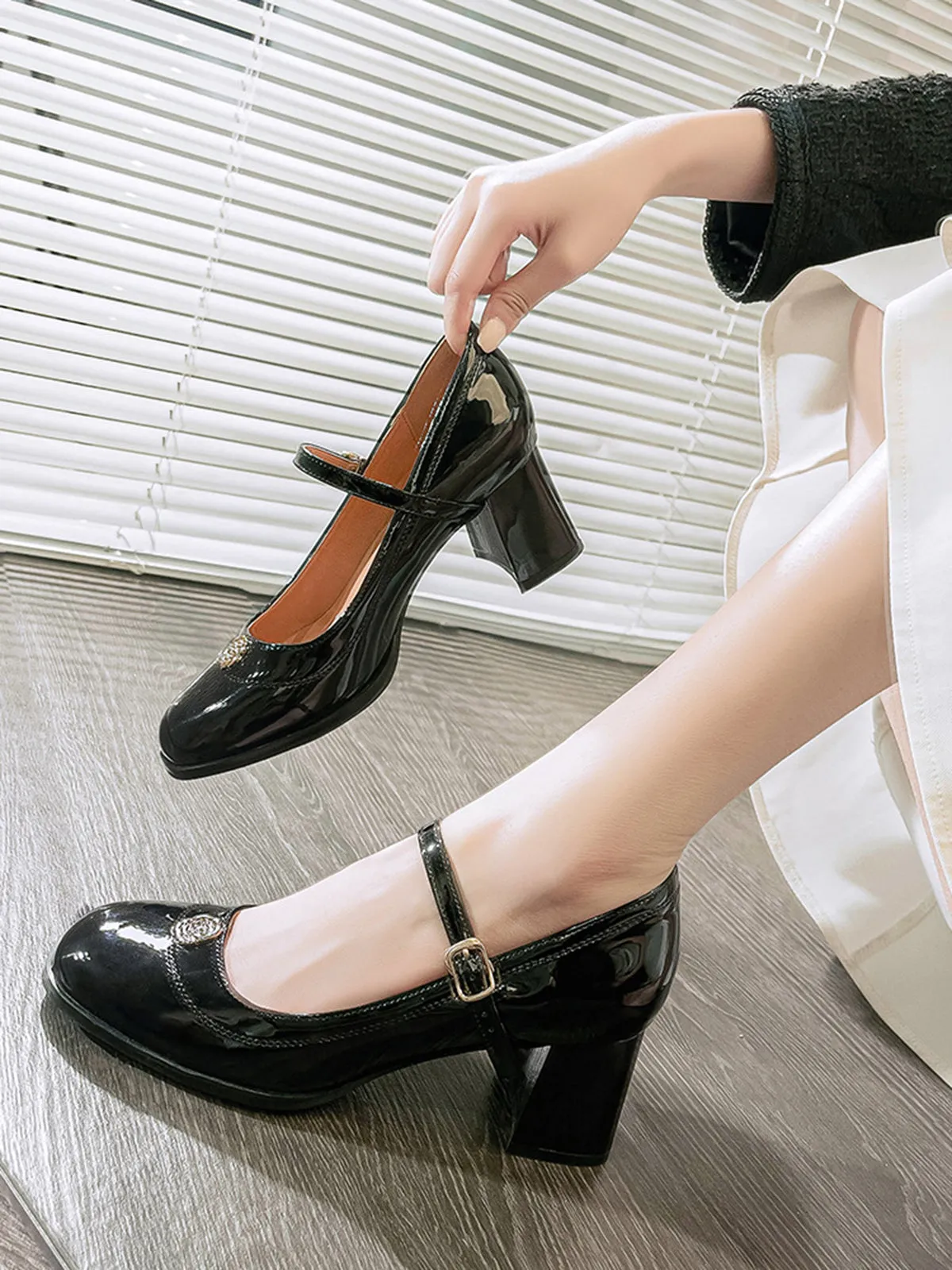 Round Toe Patent Leather Mid-Heeled Shoes