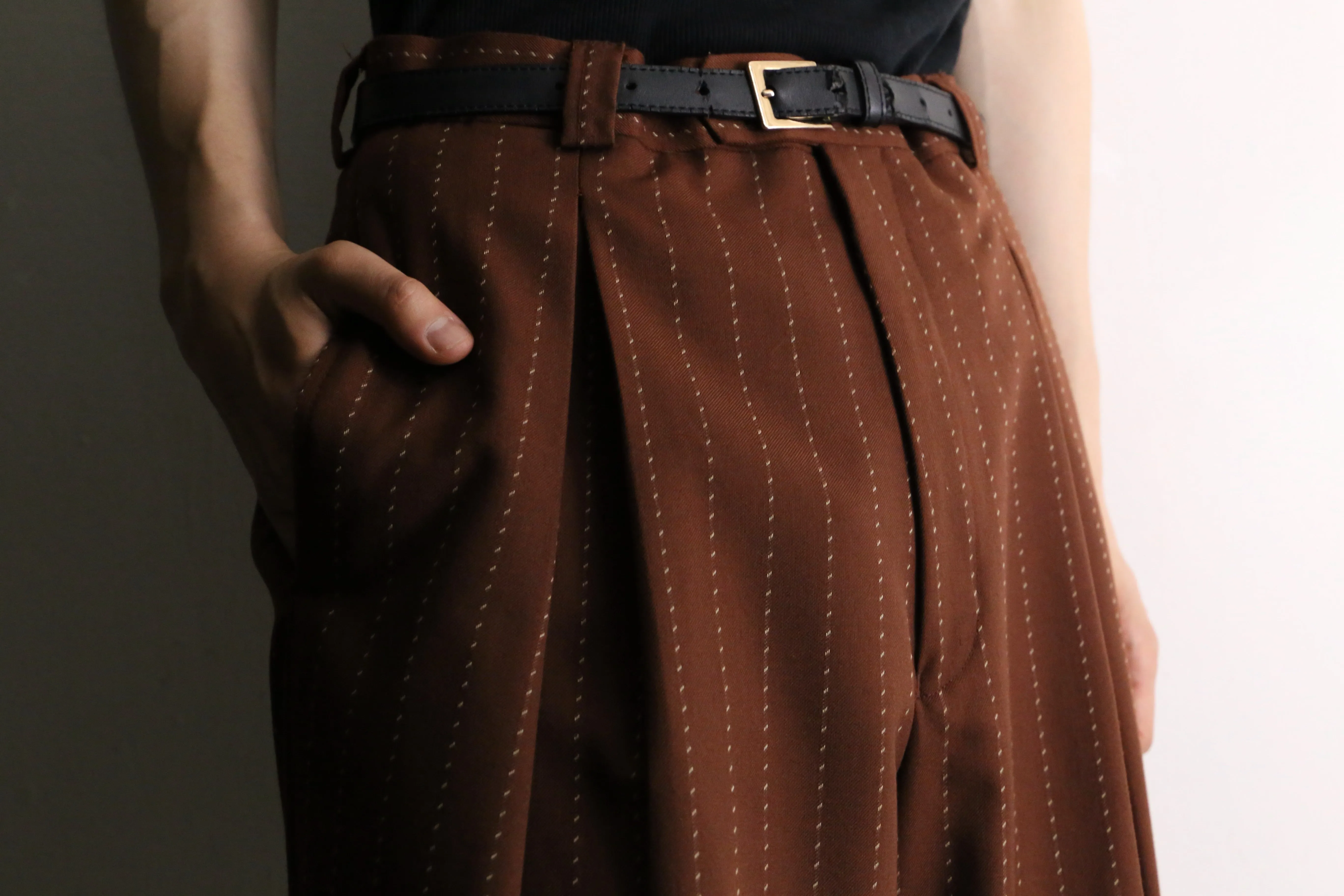 “STACY ADAMS” stripe design brown wide slacks