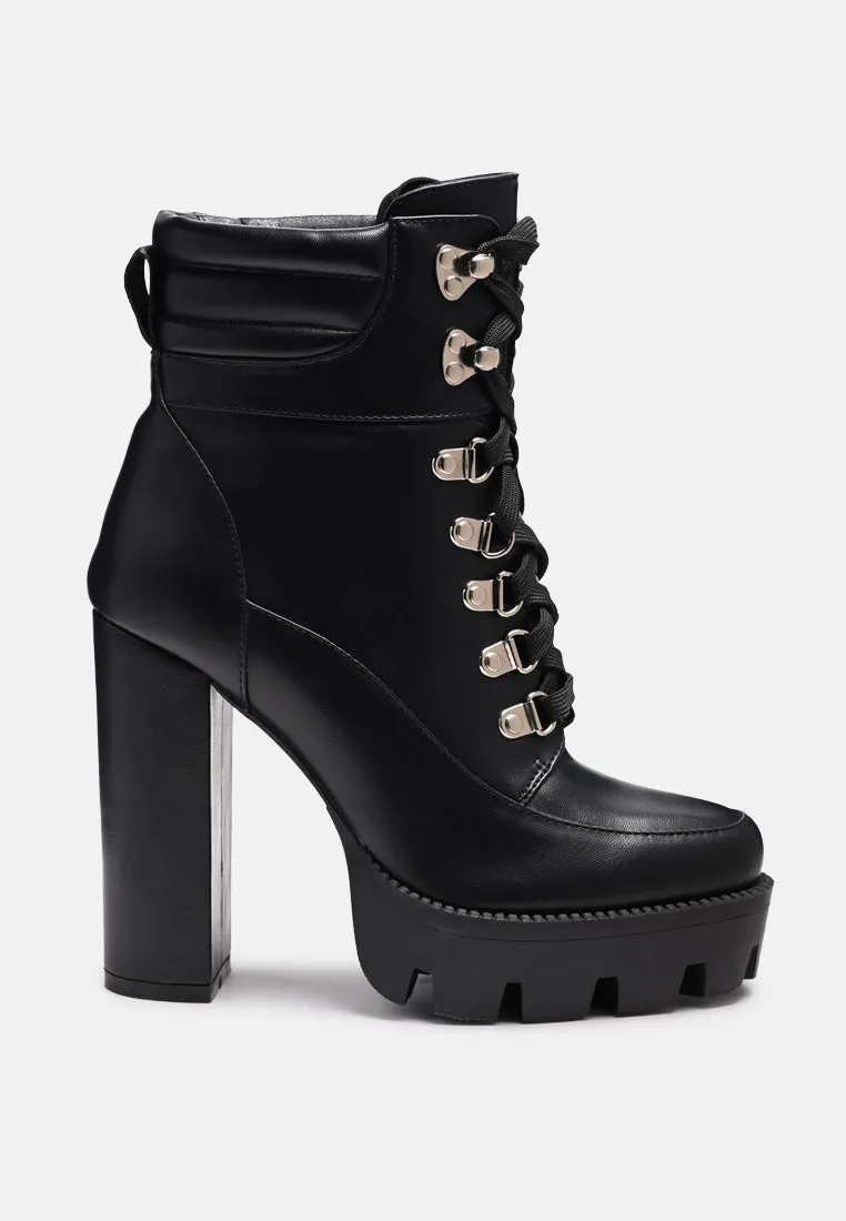 Stopper Cushion Collared Lace Up Boots