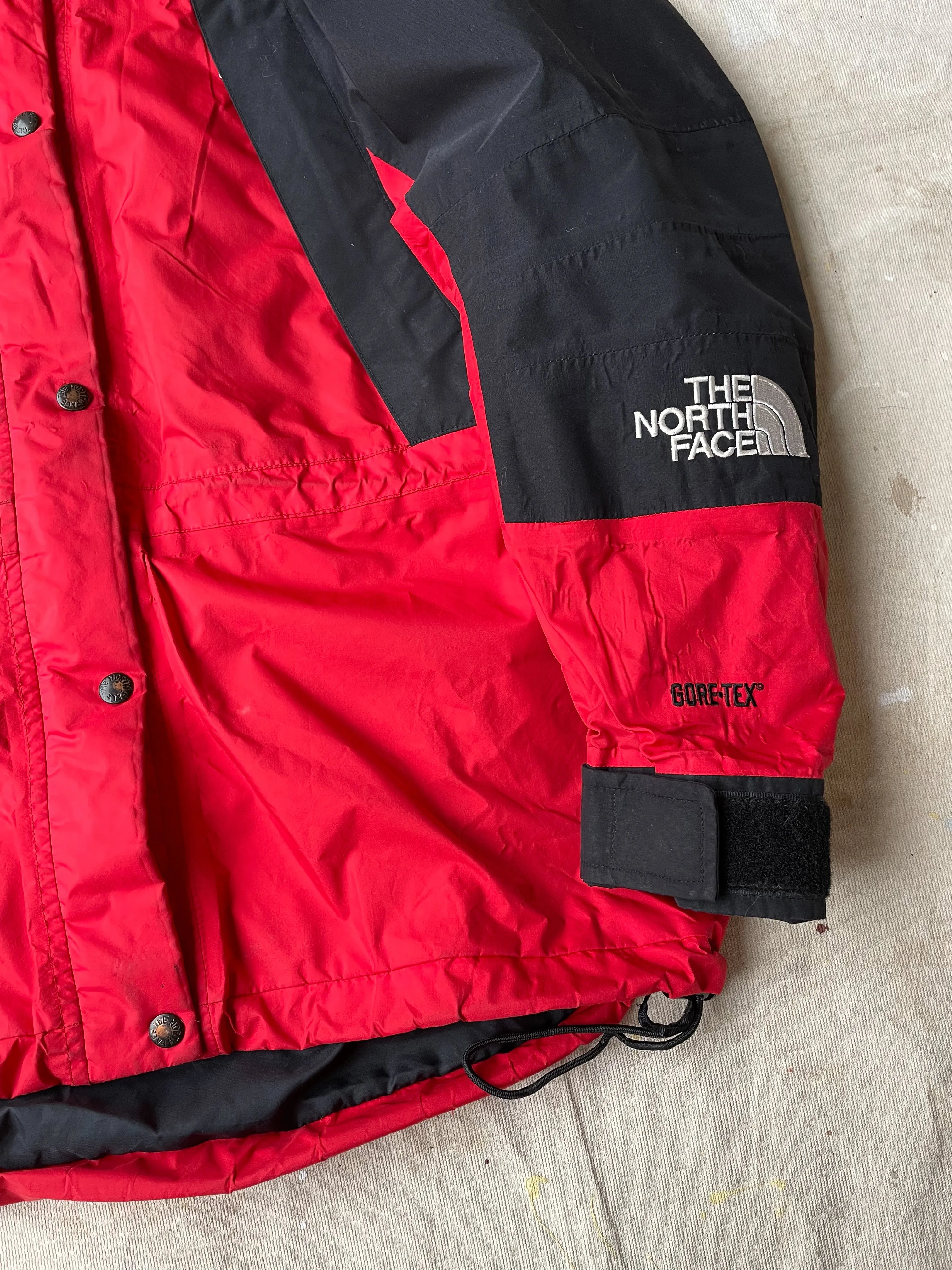 THE NORTH FACE JACKET—RED/BLK [S]