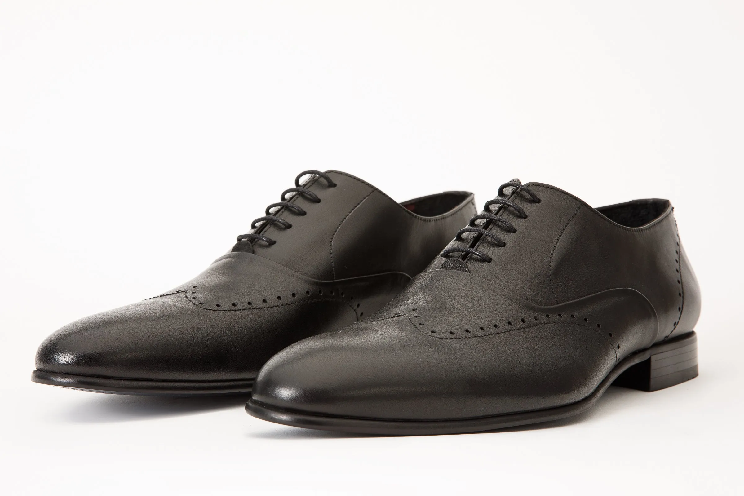 The Roma Black Leather Wingtip Oxford Men Shoe