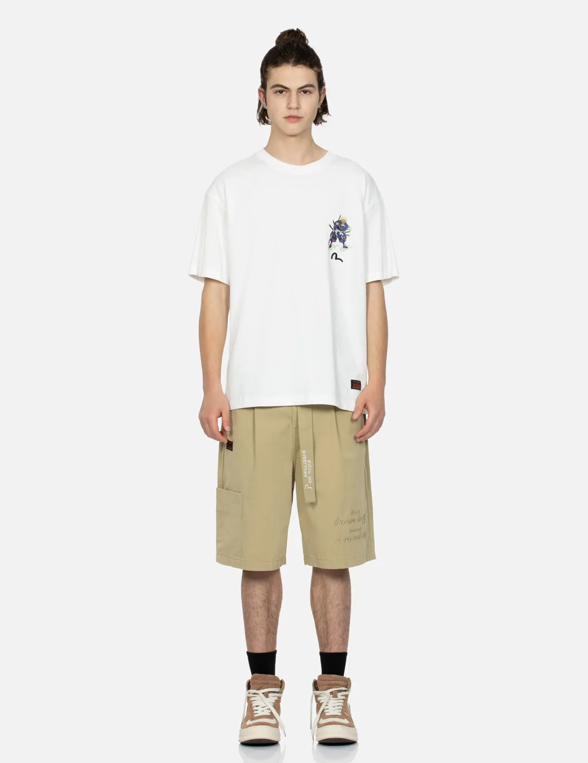 Tone-on-tone Kamon and Slogan Embroidery Cargo Shorts