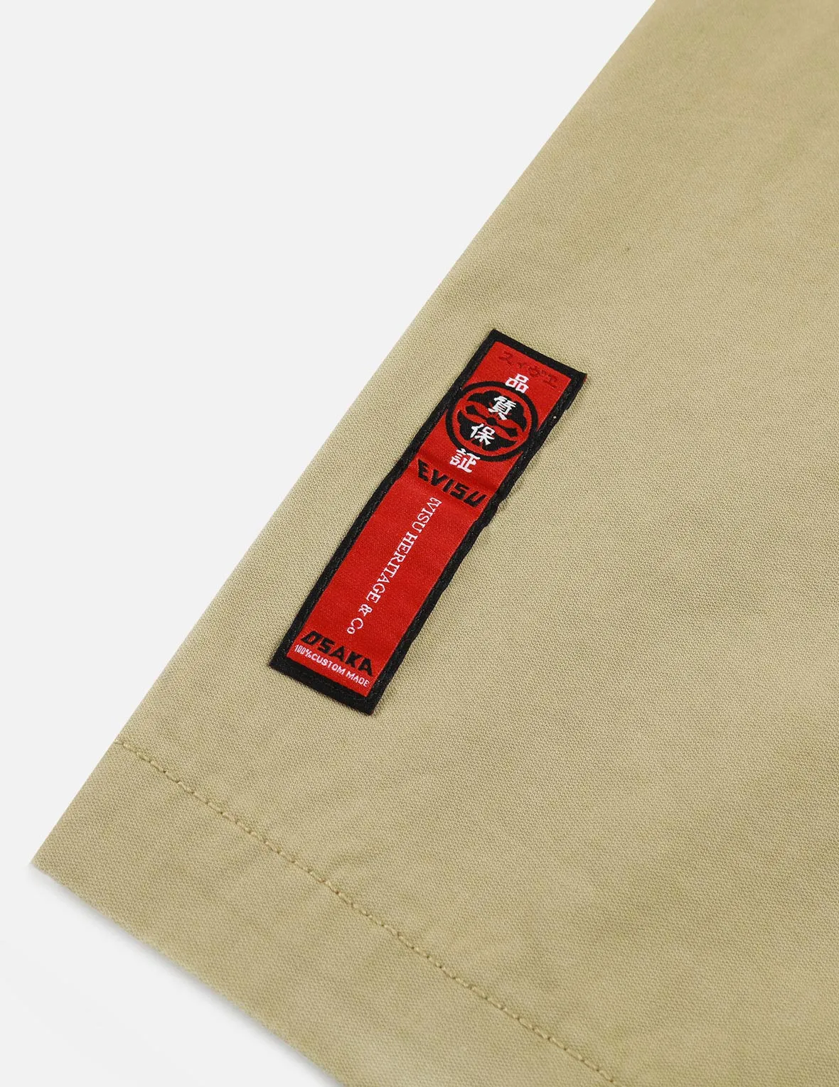 Tone-on-tone Kamon and Slogan Embroidery Cargo Shorts